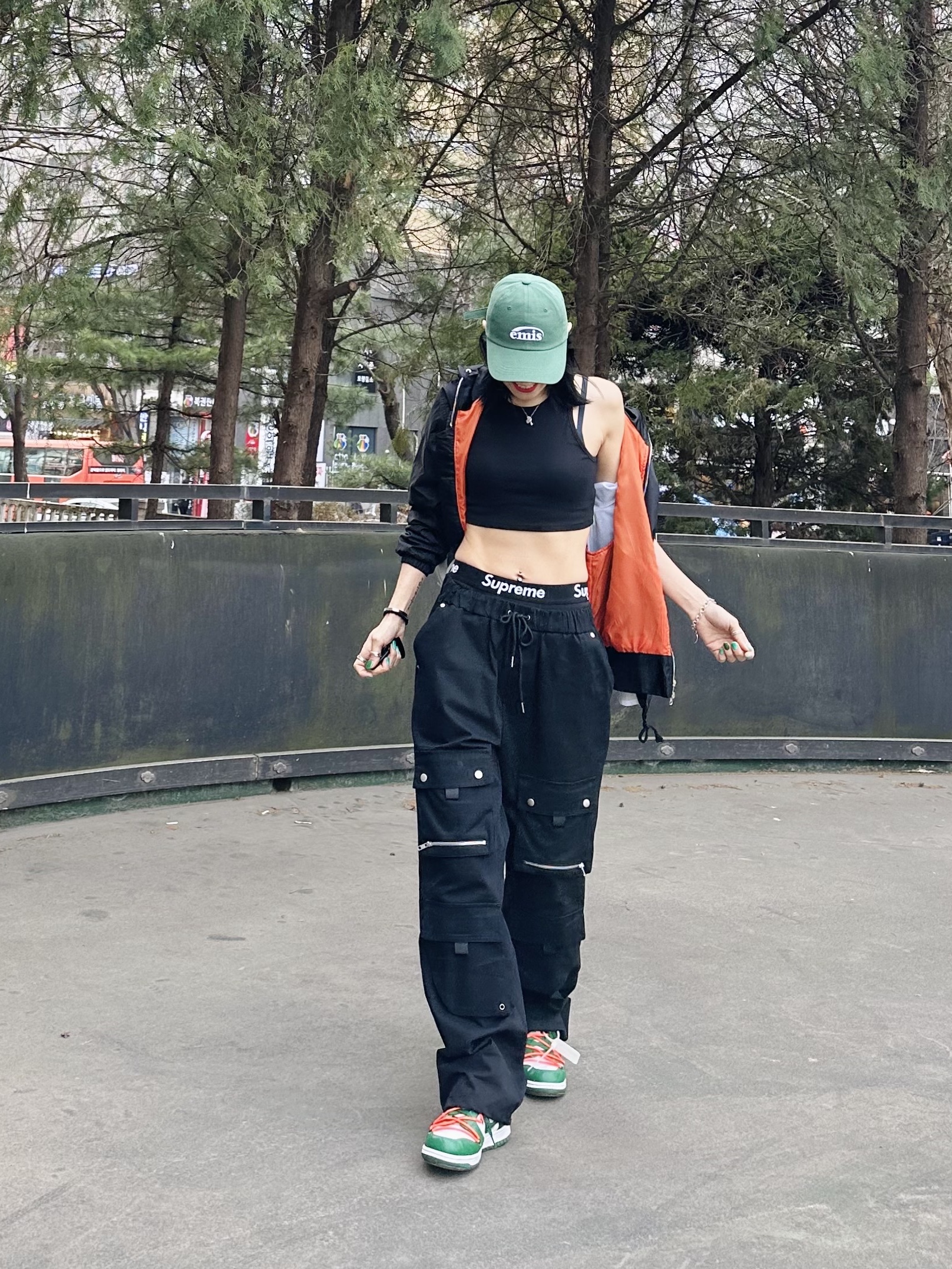 Supreme Puffer Neck Pouch Black - 22FW, Apple AirPods Max Lightning Silver (Korean Ver.) 착용 스타일 - 4