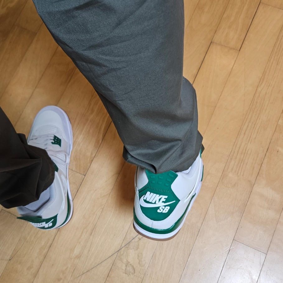 Jordan 4 x Nike SB Retro SP Pine Green, Nike x Off-White Air Force 1 Low Black White 착용 스타일 - 2