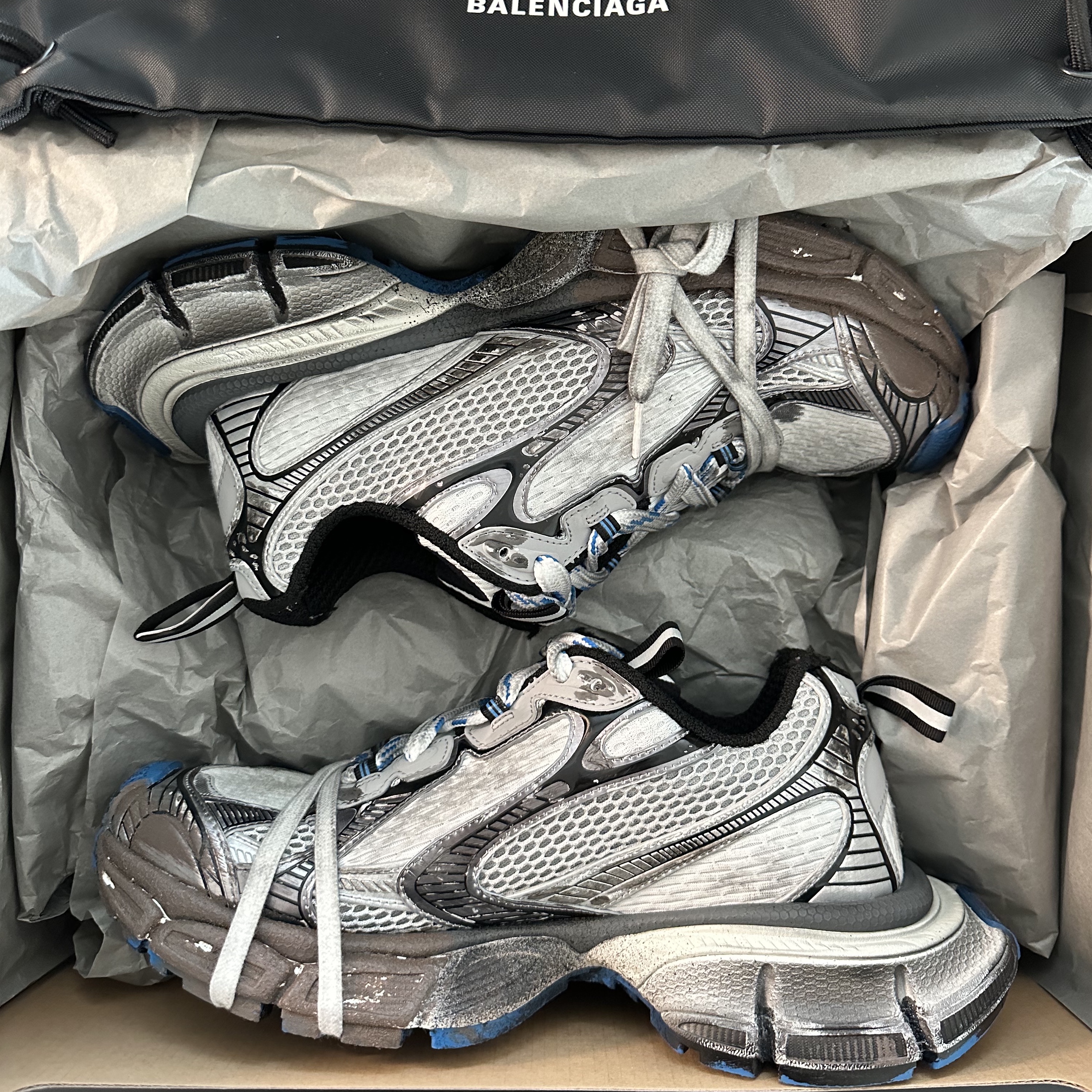 Balenciaga 3XL Sneakers Worn Out Grey White Blue 착용 스타일 - 4