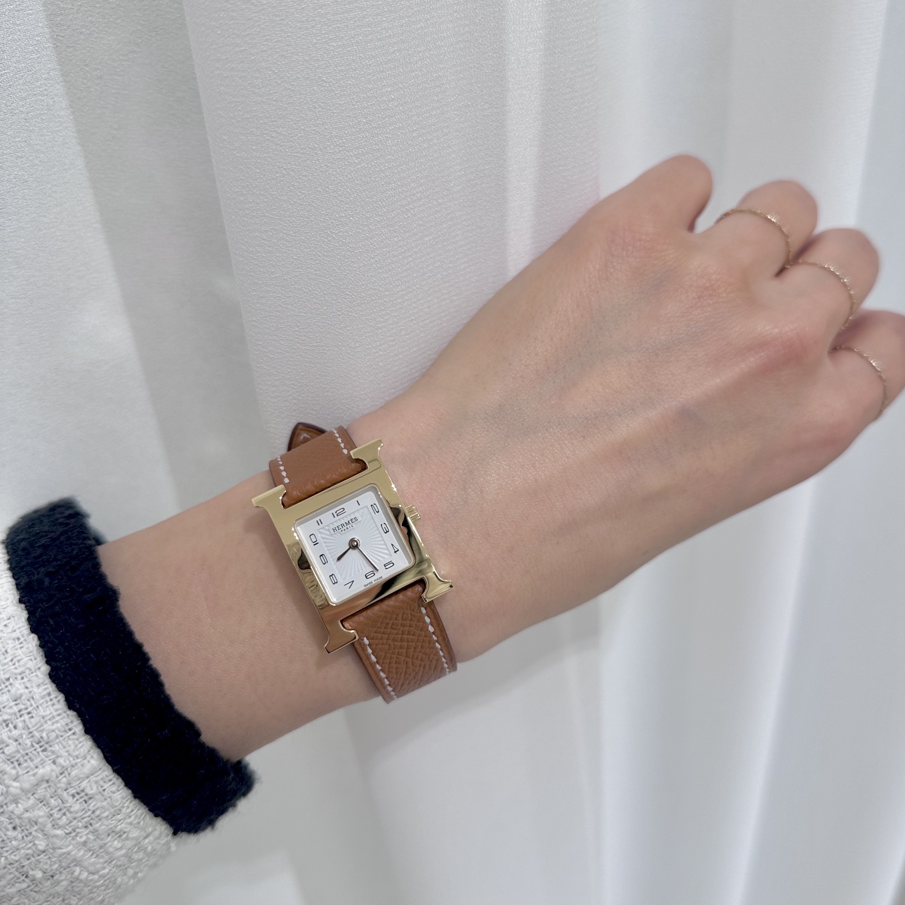Hermes Heure H Watch Small Gold Epsom Strap & Yellow Gold Steel 착용 스타일 - 1