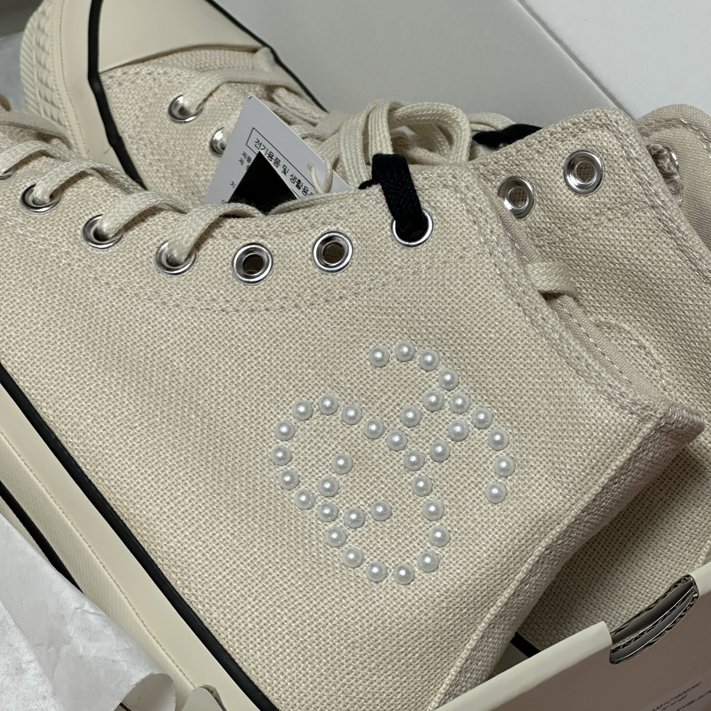 Converse x Stussy Chuck 70 High Natural Ivory 착용 스타일 - 1