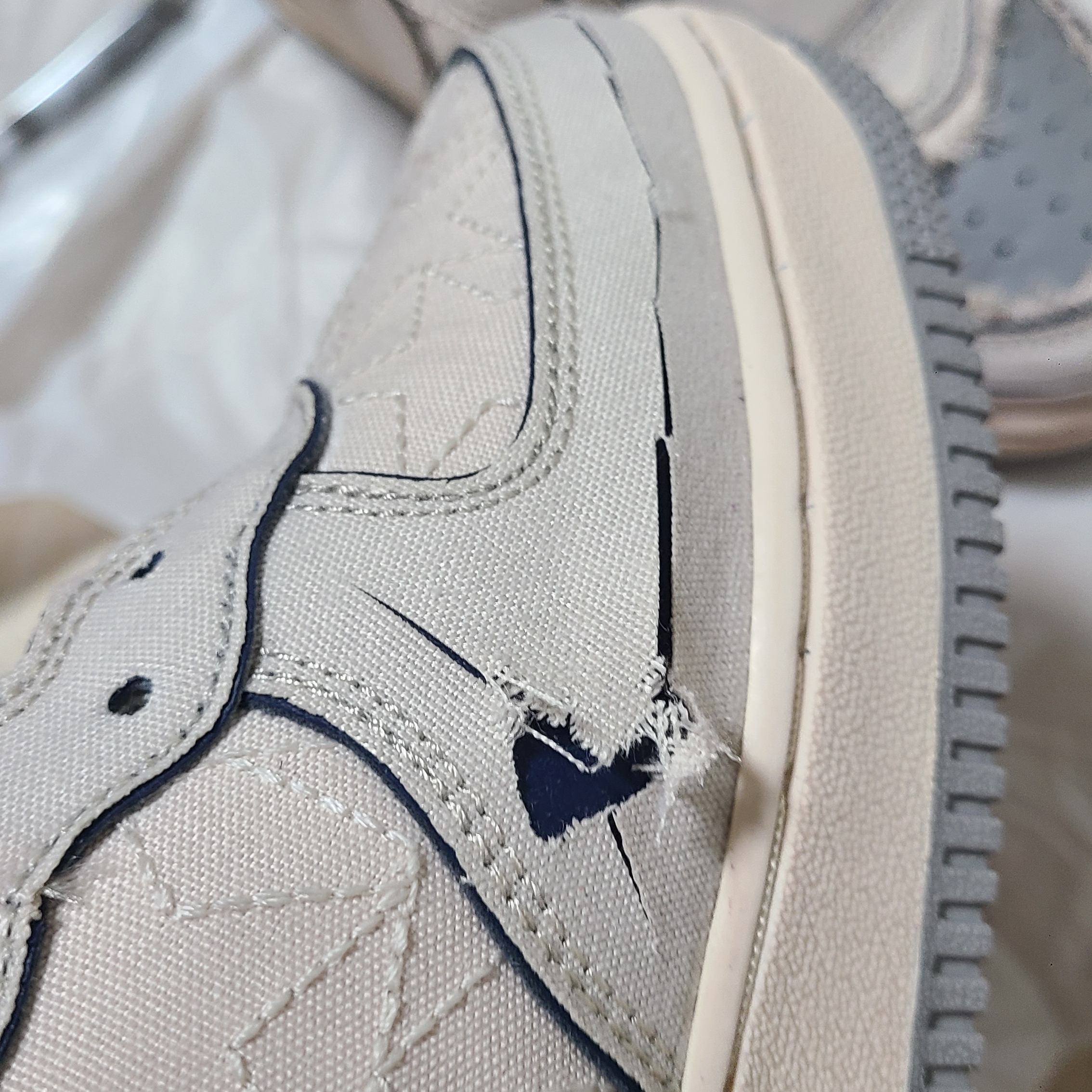 Nike Air Force 1 Mid '07 Pearl White 착용 스타일 - 1