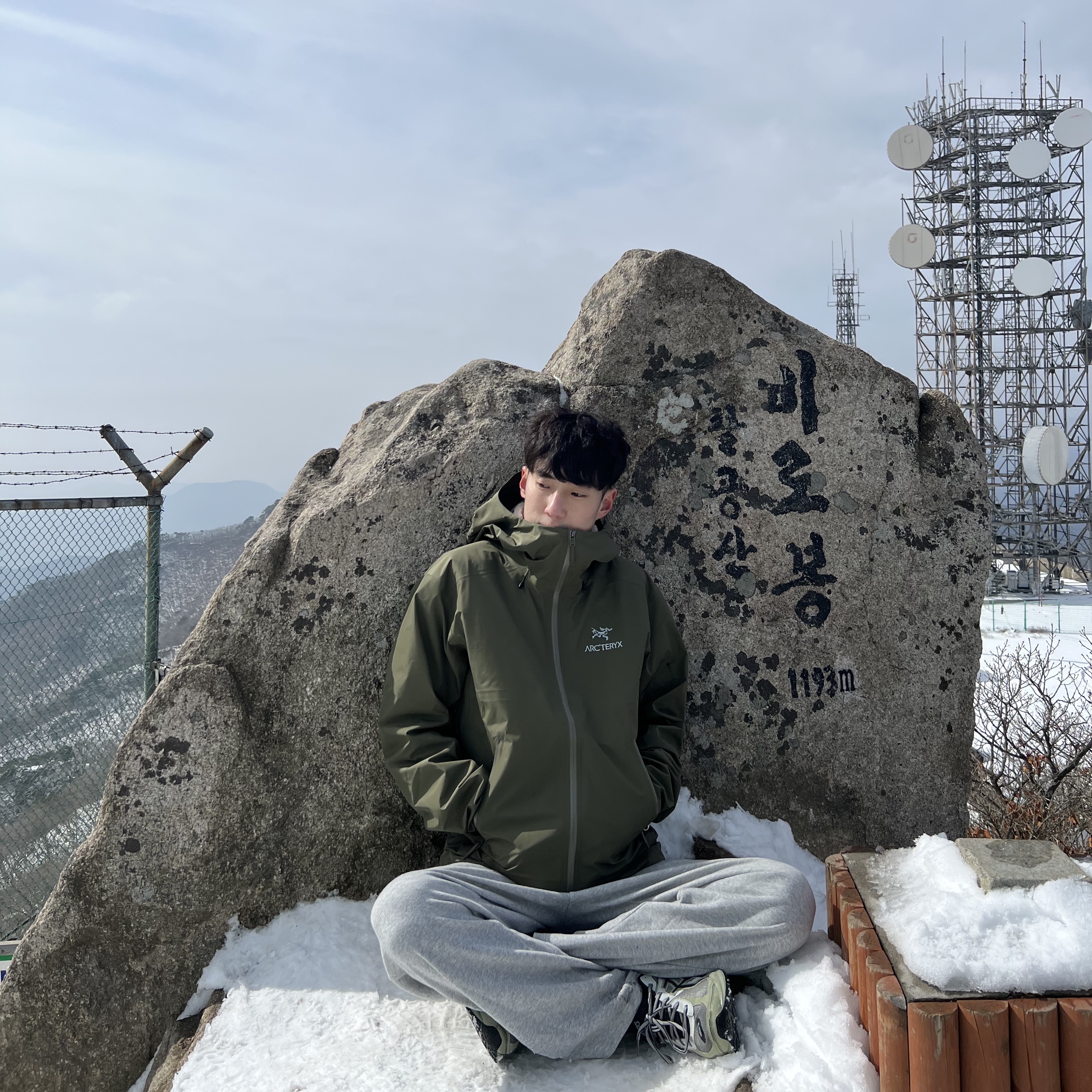 Arc'teryx Beta LT Jacket Tatsu, Asics Jog 100 S Sheet Rock - 2E Wide 착용 스타일