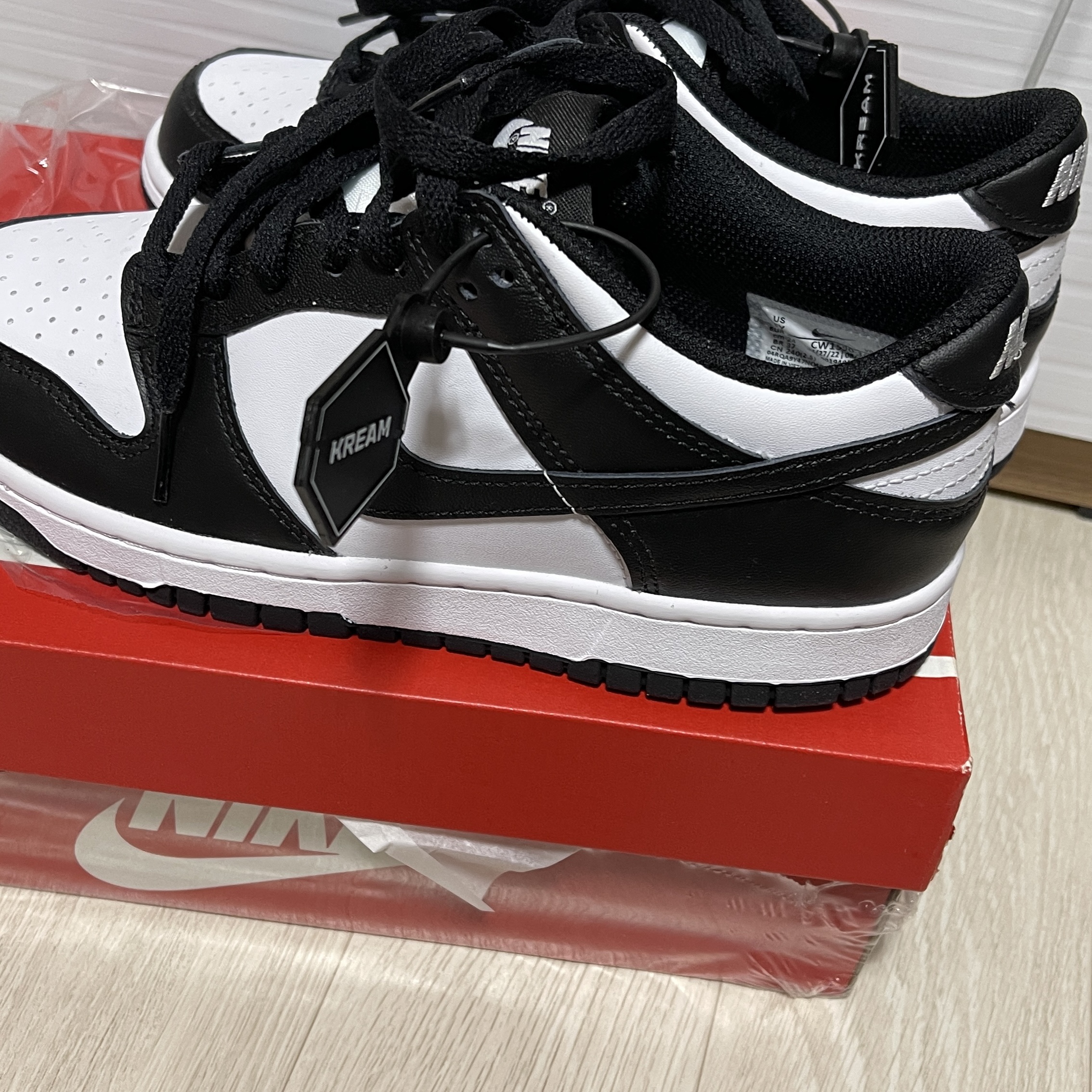 (GS) Nike Dunk Low Black 착용 스타일 - 2