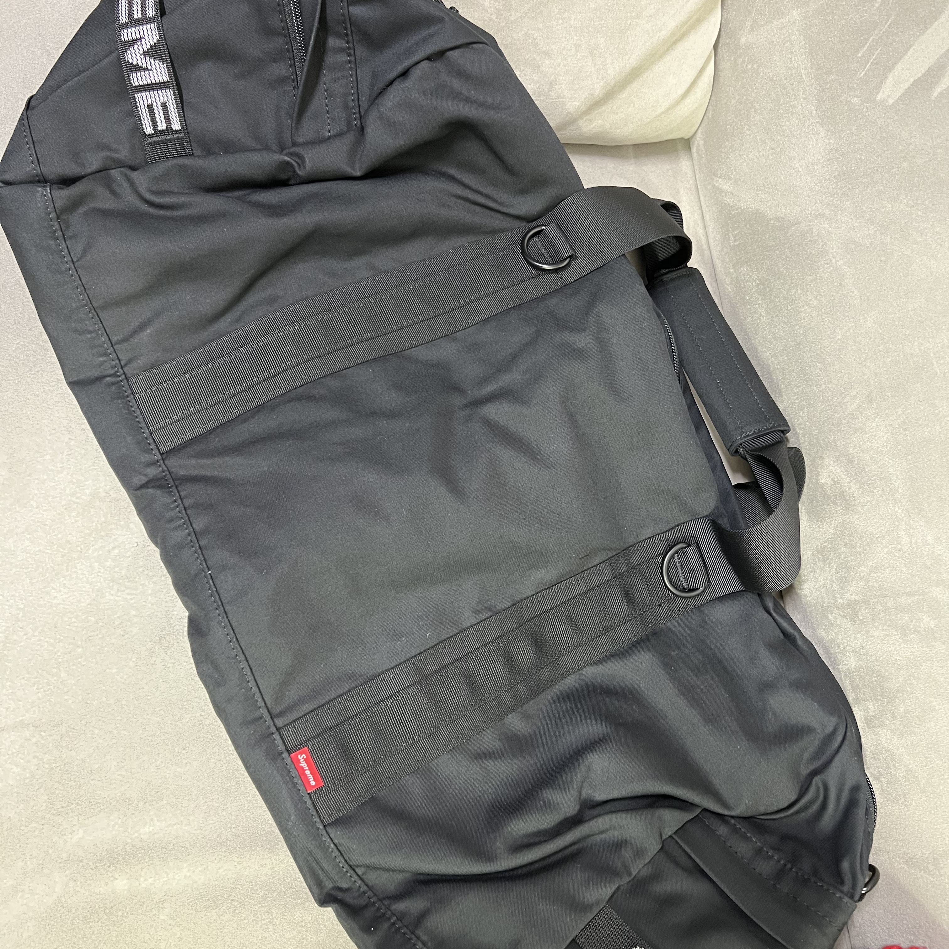 Supreme Field Duffle Bag Black - 23SS 착용 스타일