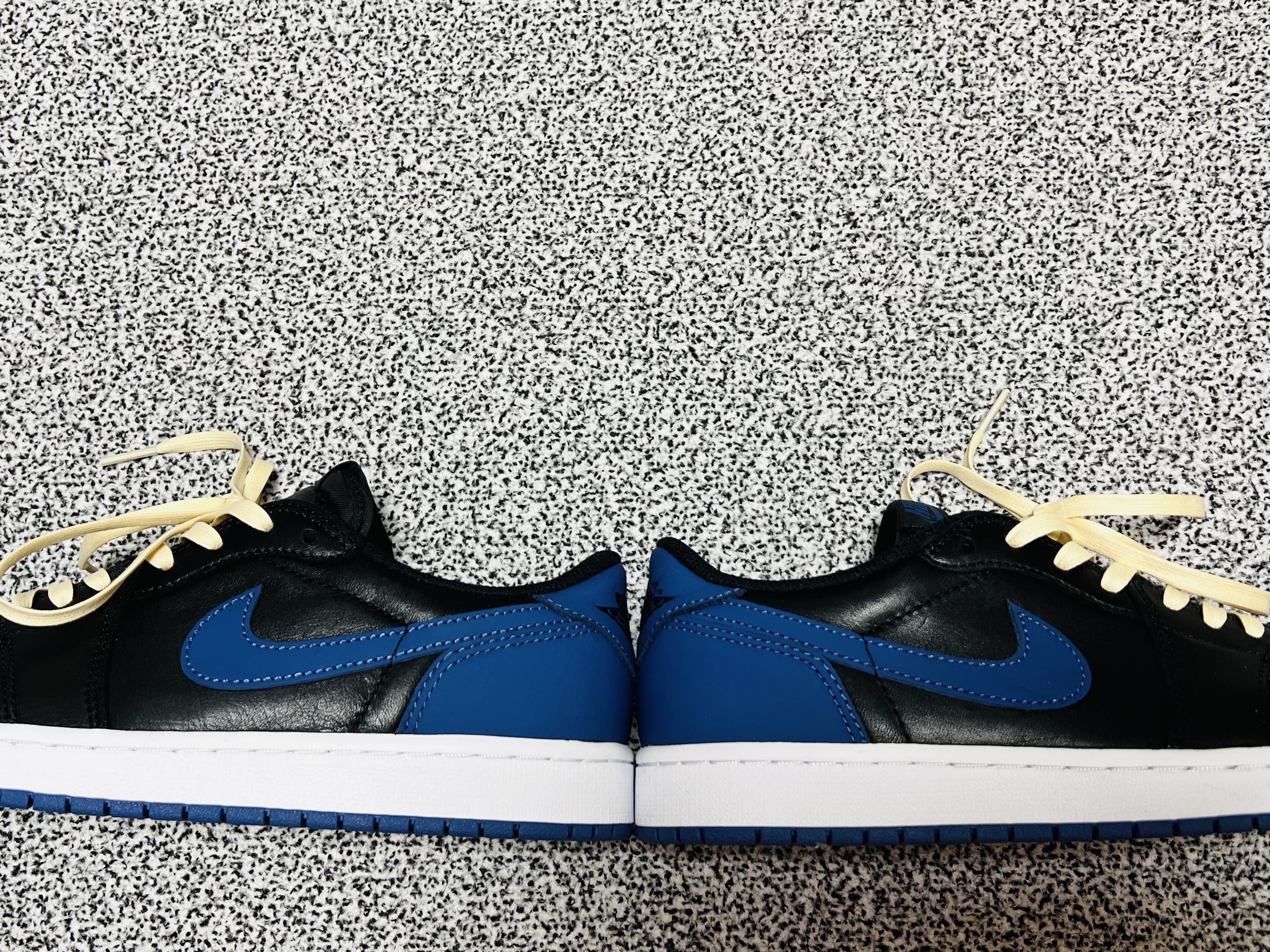 Jordan 1 Retro Low OG Mystic Navy 착용 스타일 - 3