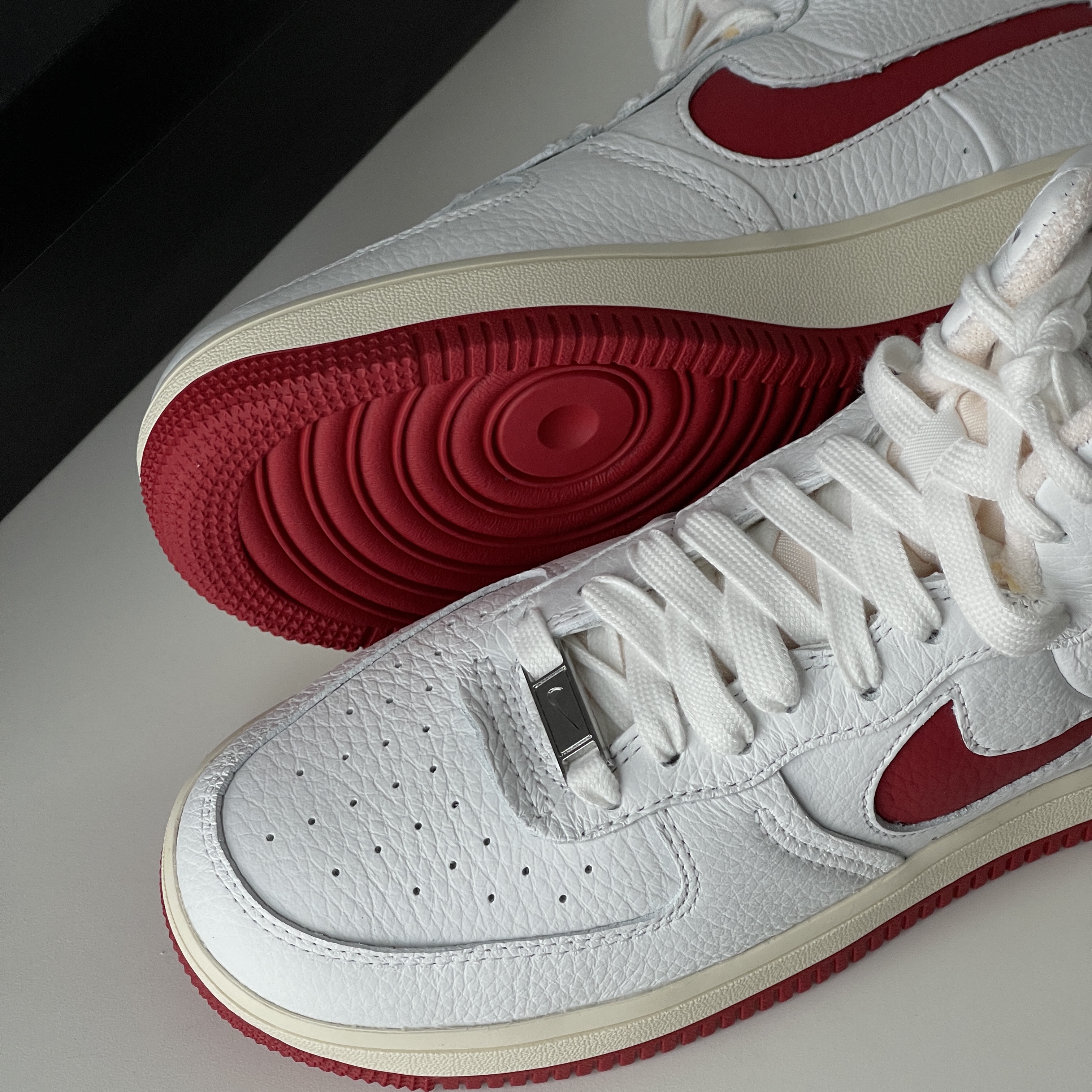 (W) Nike Air Force 1 High Sculpt Gym Red 착용 스타일 - 1