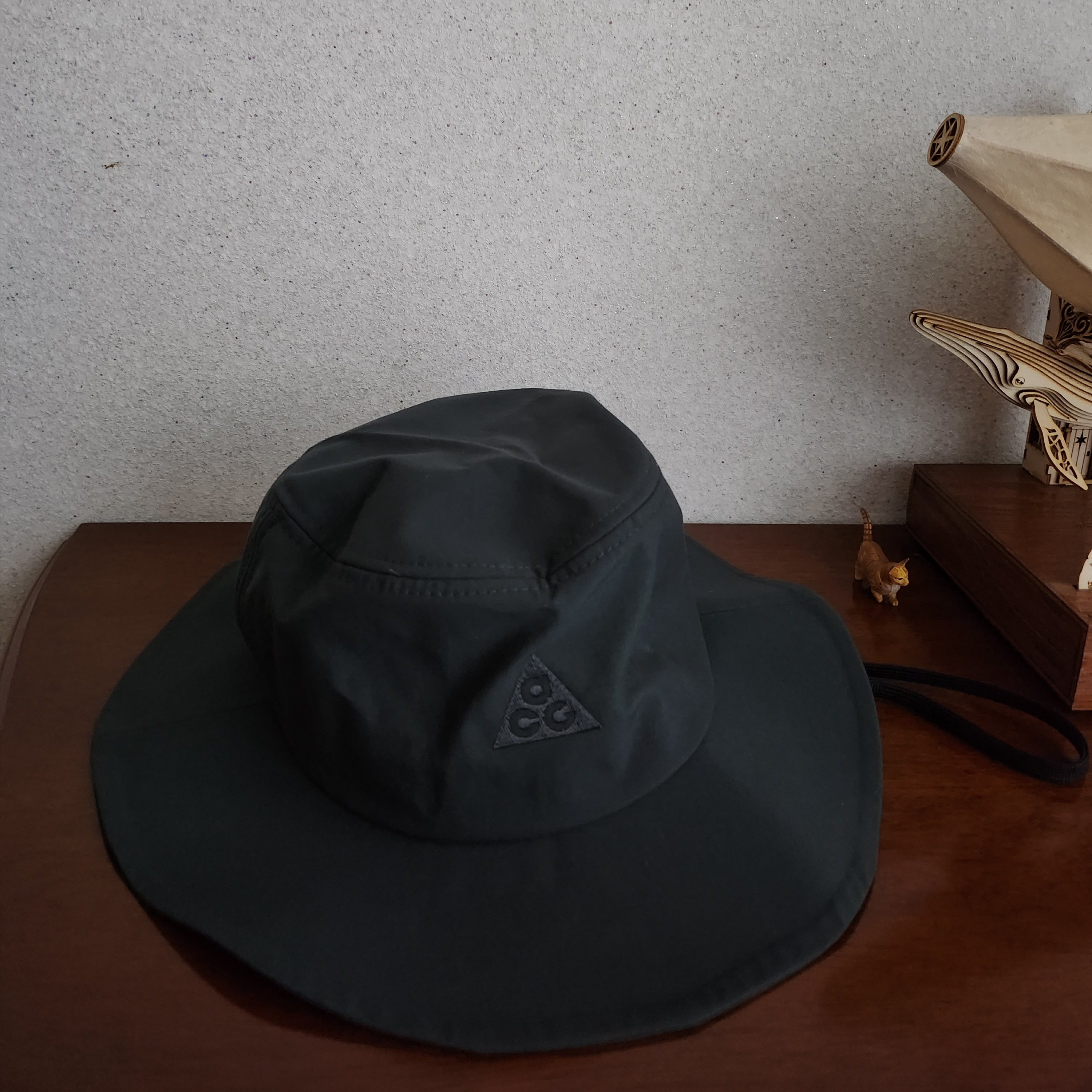 Nike ACG Bucket Dark Smoke Grey 착용 스타일
