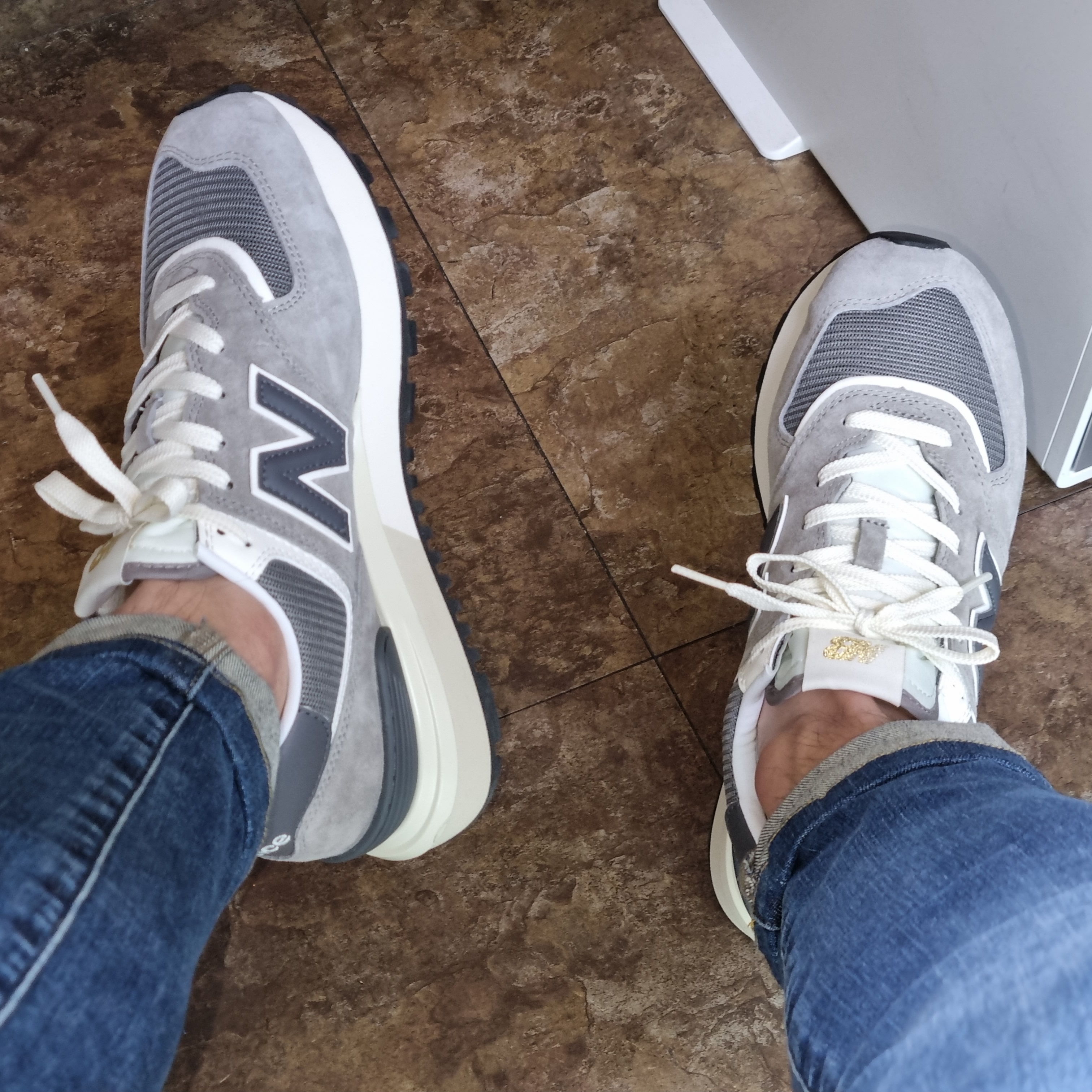 New Balance 574 Legacy Grey 착용 스타일 - 1