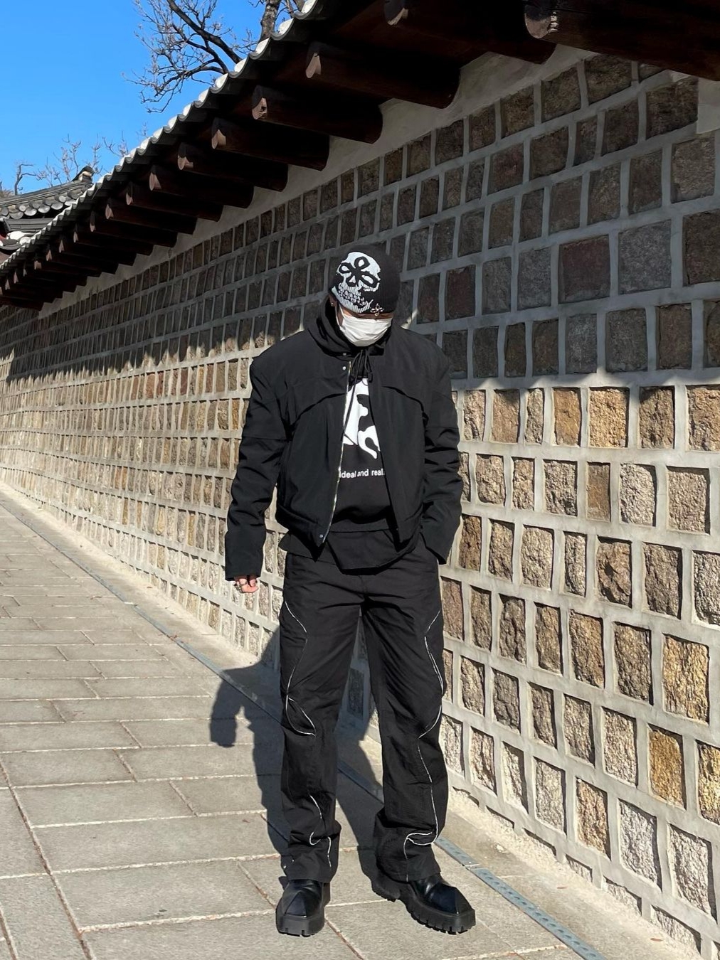 AOP Bar Tack Curve Pants Black 착용 스타일 - 1