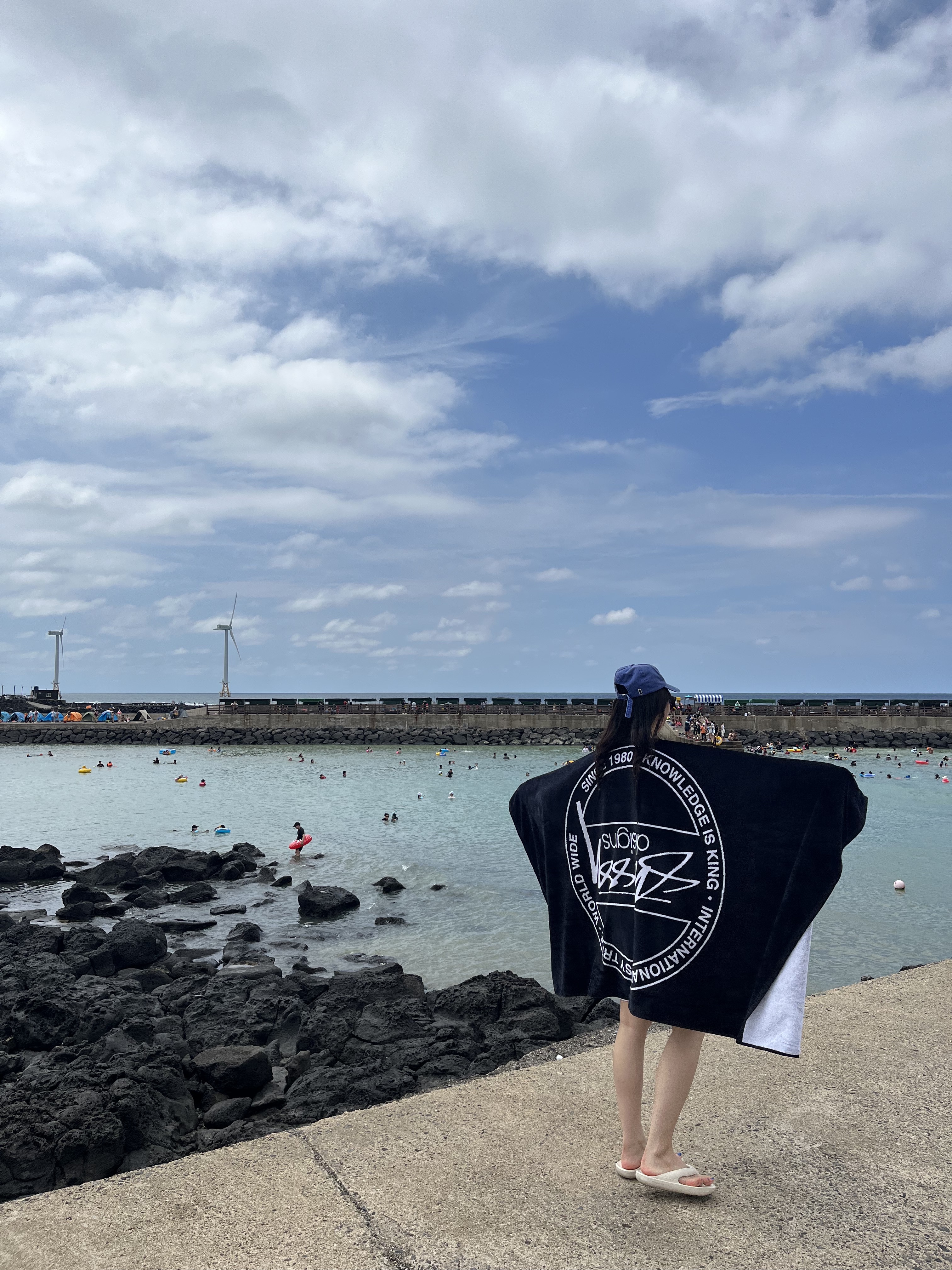 Stussy Dot Jacquard Towel Black 착용 스타일