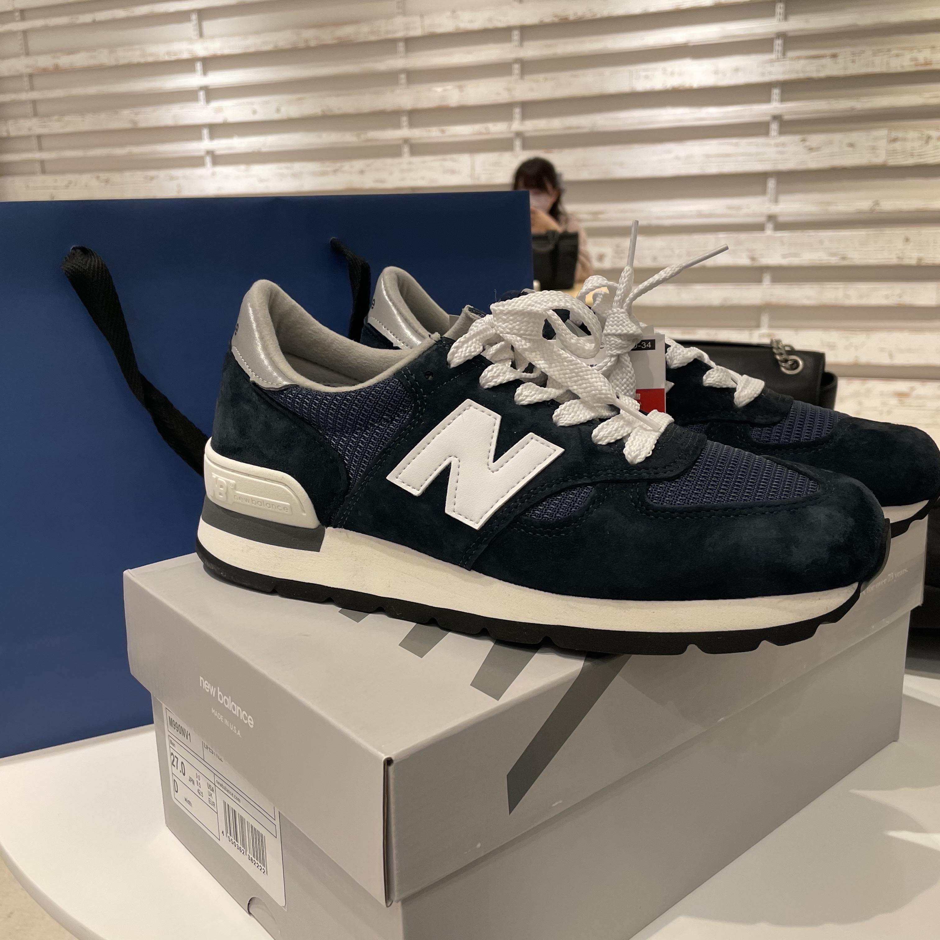 New Balance 990v1 Made in USA Navy 착용 스타일 - 3