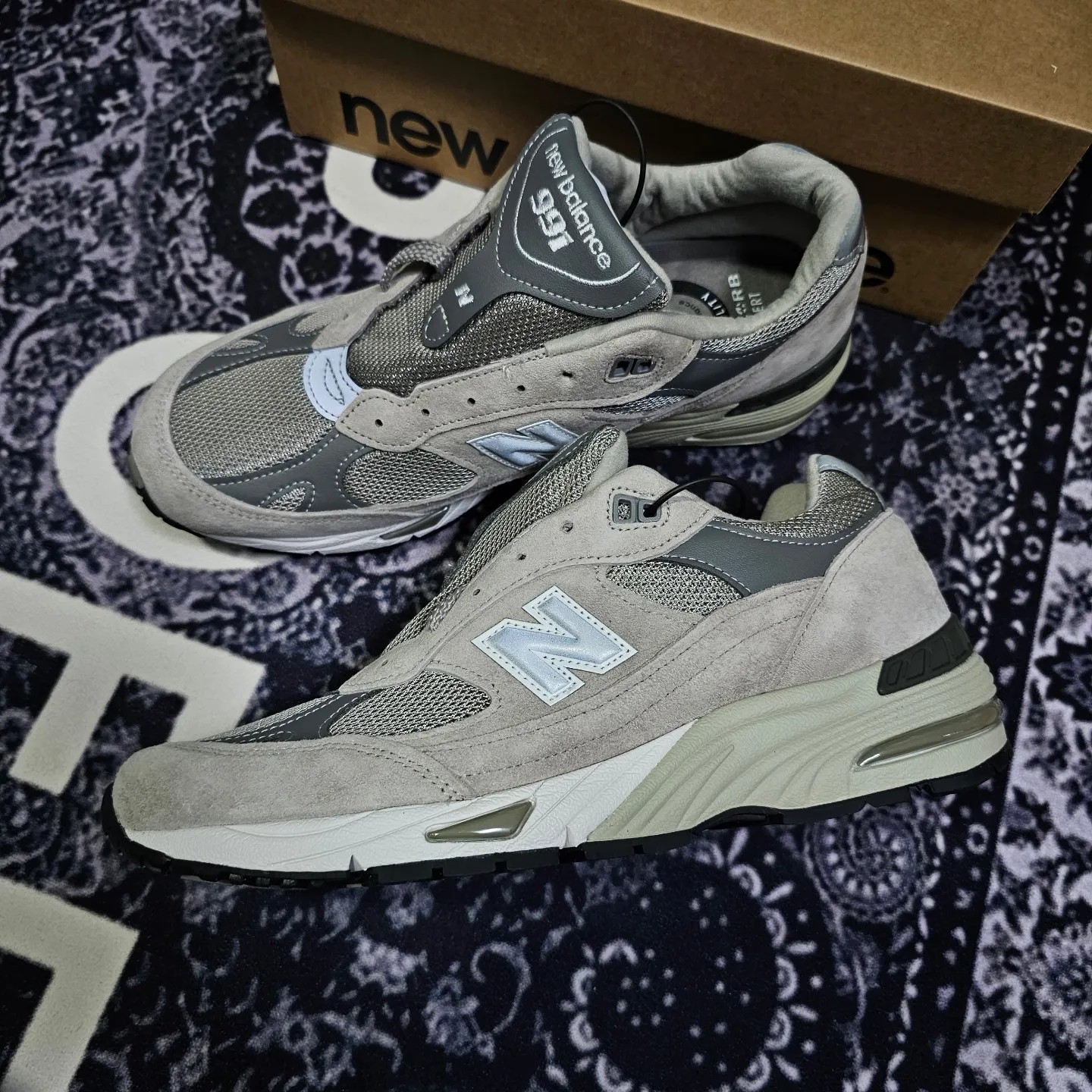 New Balance 991 Made in UK Grey 착용 스타일 - 2