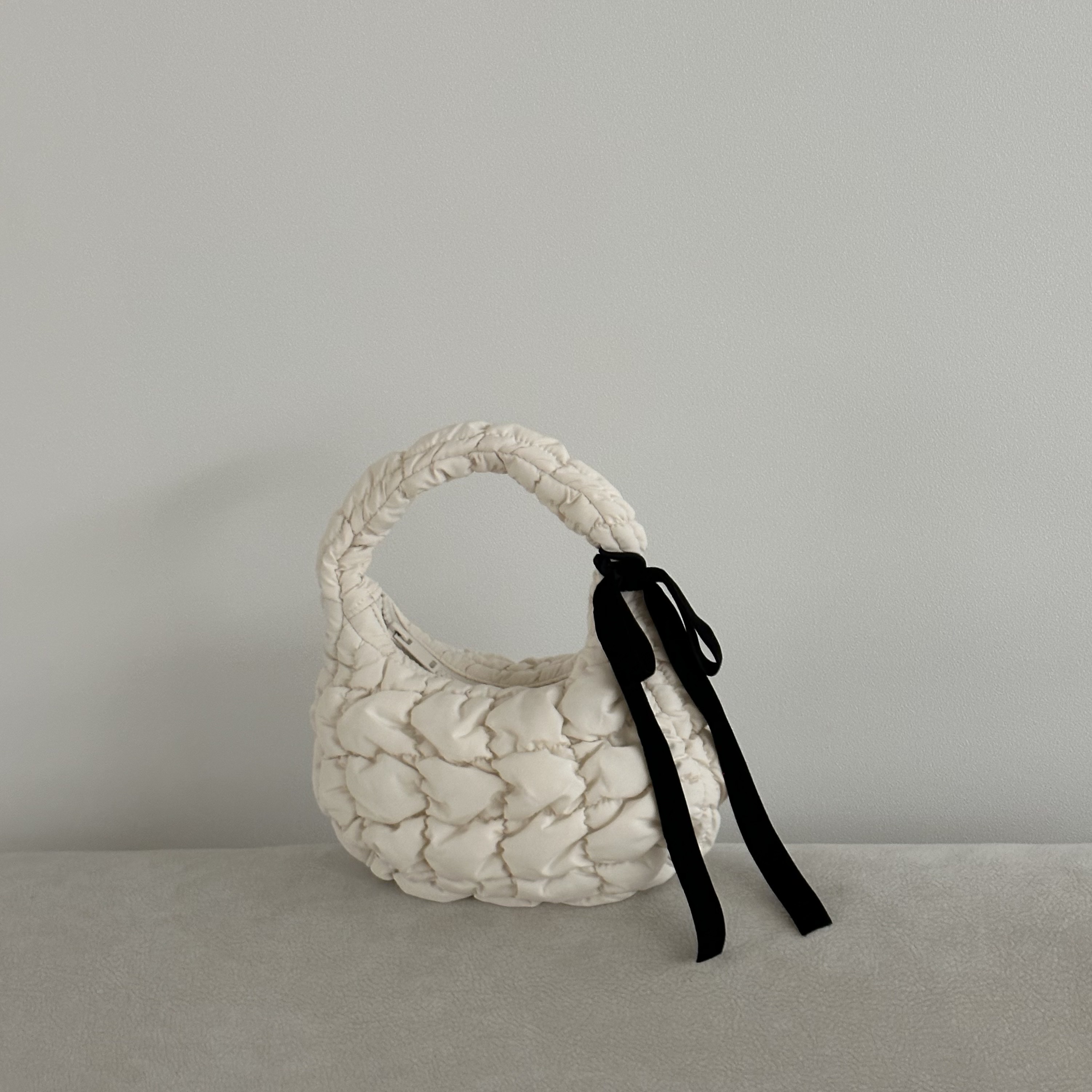 COS Quilted Micro Bag Off White 착용 스타일