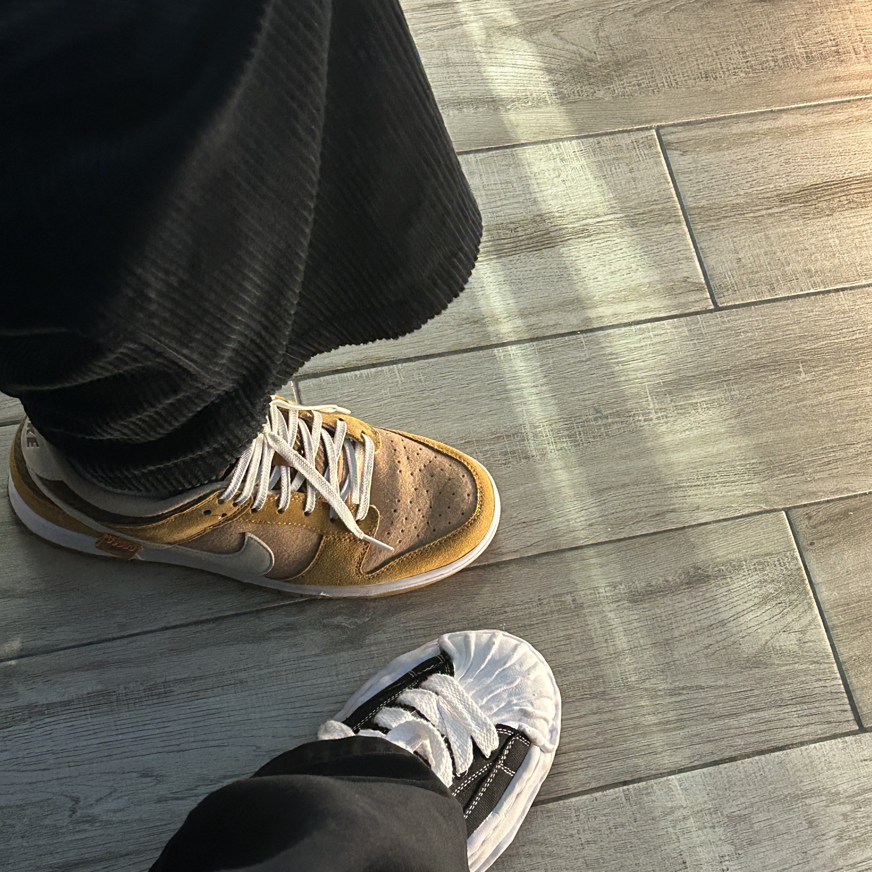 Nike Dunk Low SE Praline Desert Ochre, Maison Mihara Yasuhiro Blakey OG Sole Canvas Low-top Sneakers Black White 착용 스타일