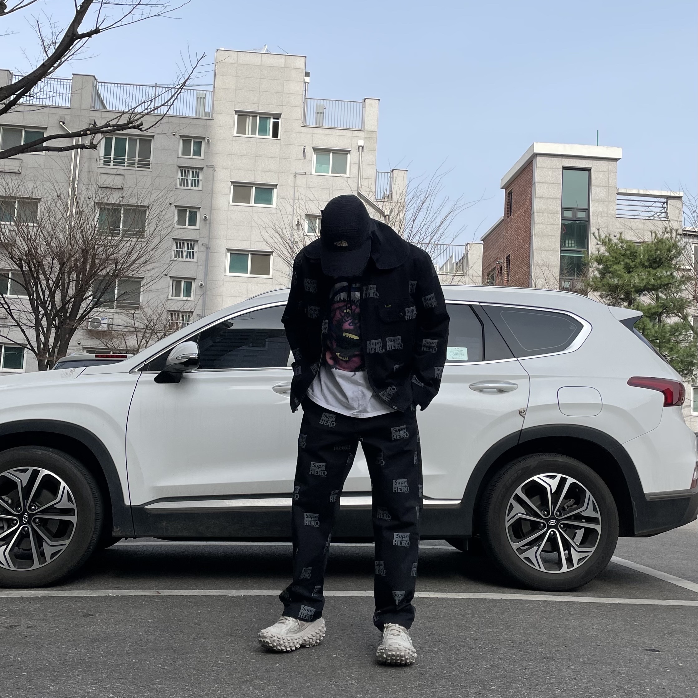 Balenciaga Defender Sneakers Beige, Supreme Antihero Work Jacket Black - 22SS 착용 스타일 - 4