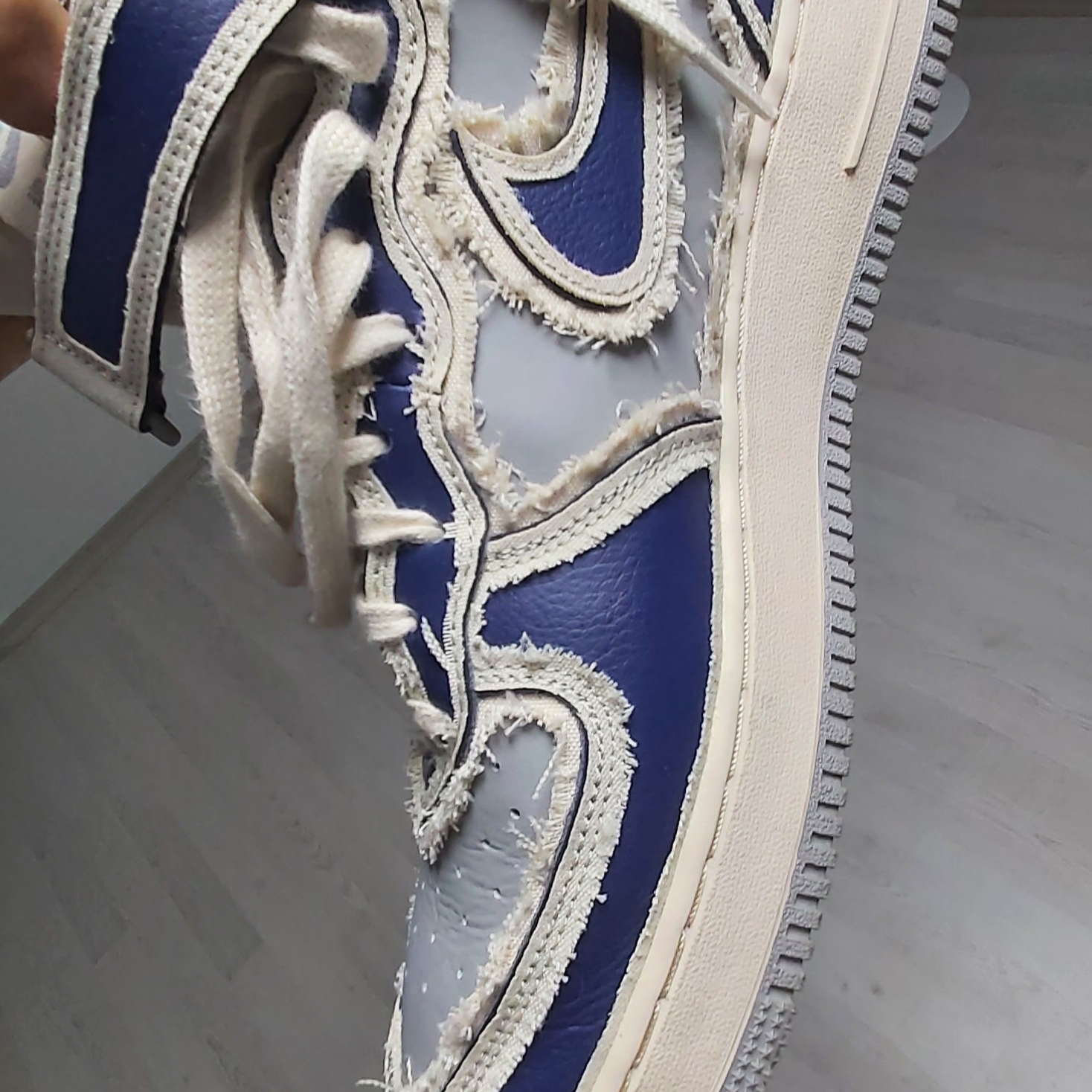 Nike Air Force 1 Mid '07 Pearl White 착용 스타일 - 2