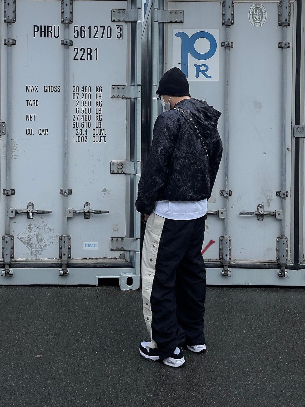 AOP Snap Track Pants Offwhite Black 착용 스타일 - 3