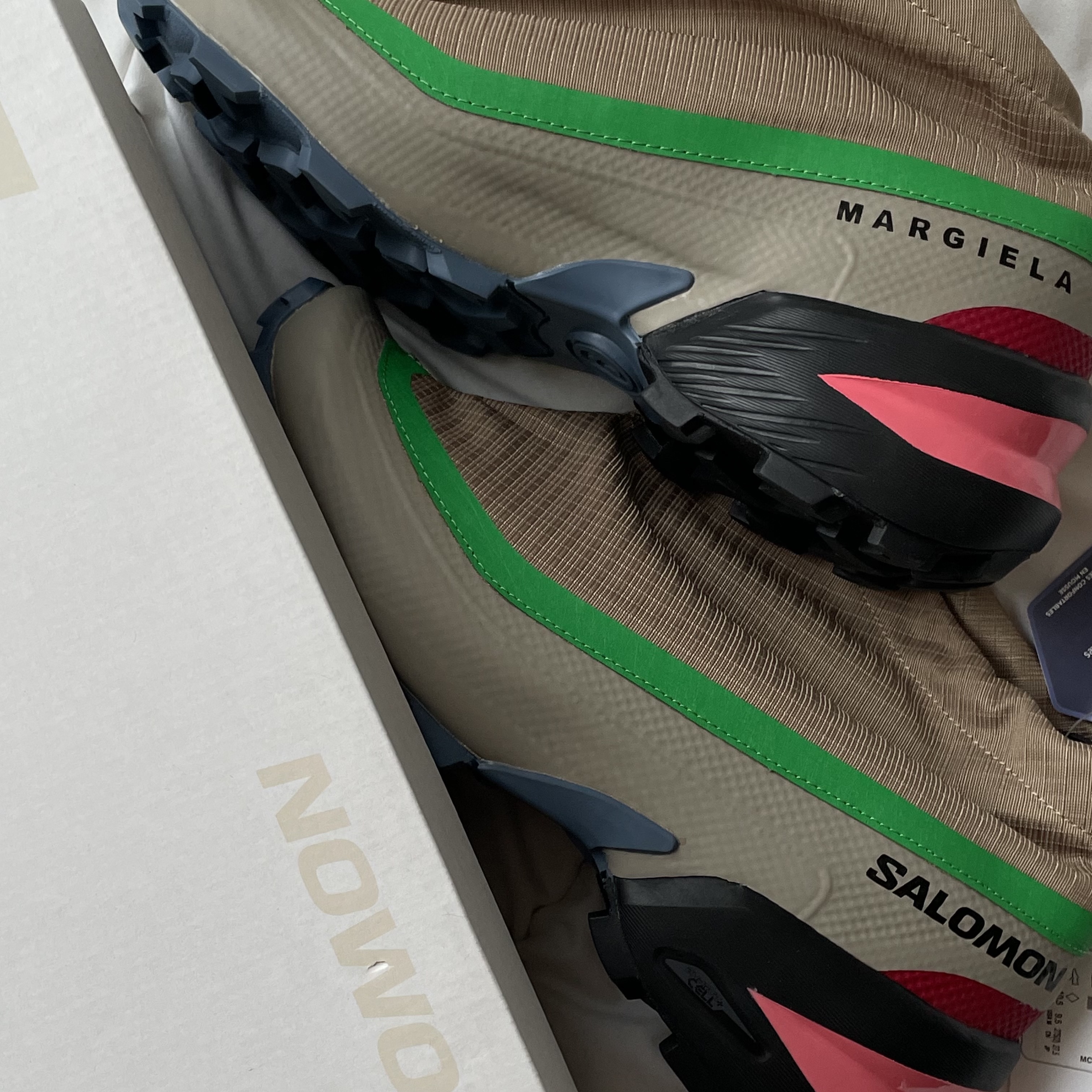 Salomon x MM6 Maison Margiela Cross Low Kelp Vintage Khaki 착용 스타일