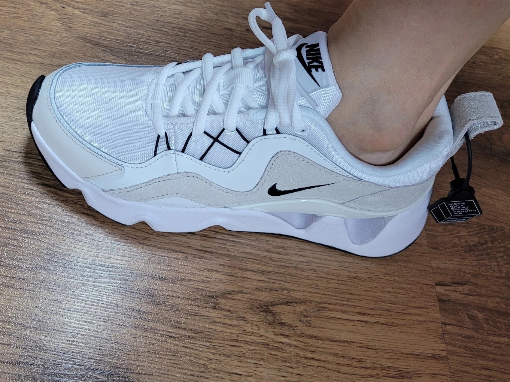 (W) Nike RYZ 365 White Black 착용 스타일
