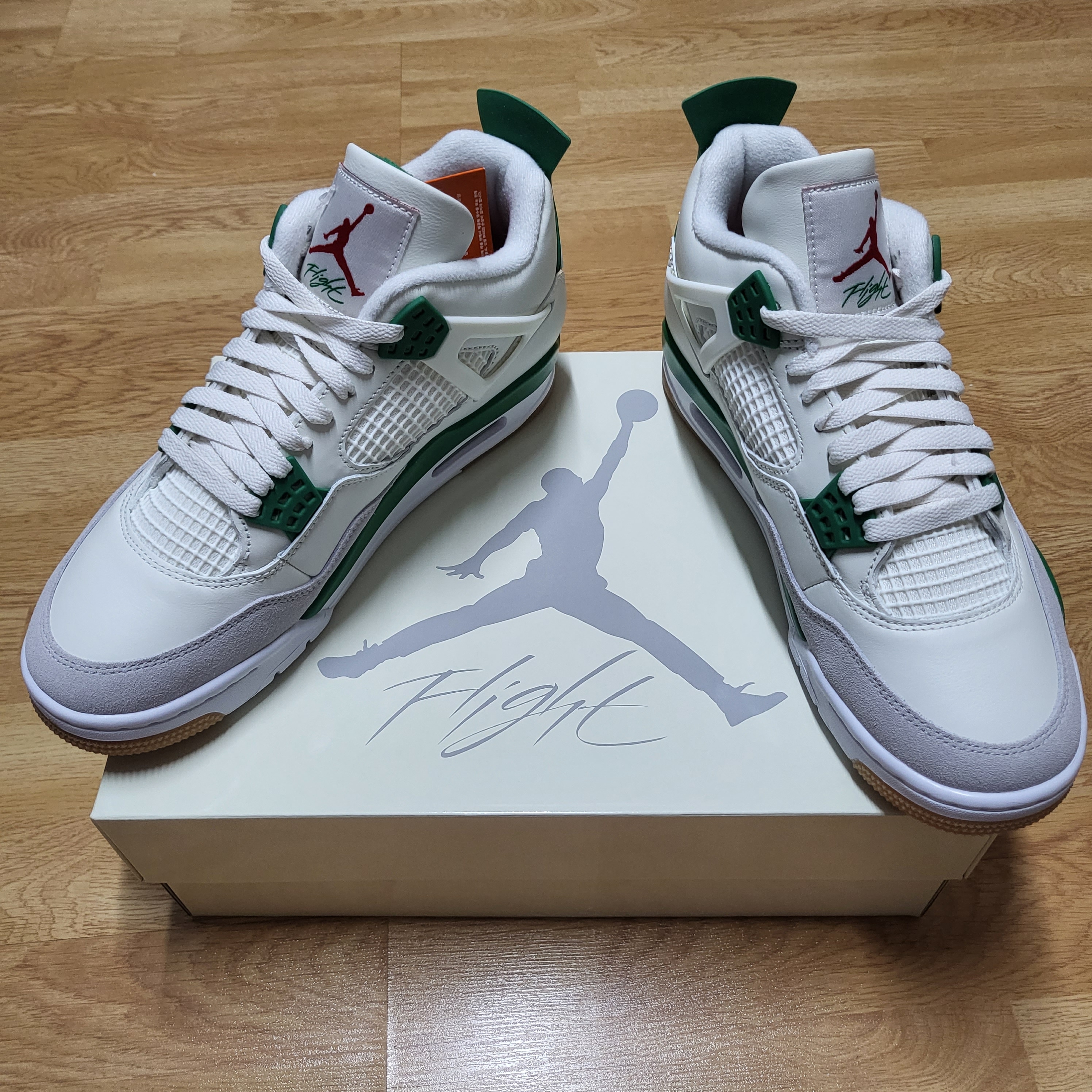 Jordan 4 x Nike SB Retro SP Pine Green 착용 스타일 - 5