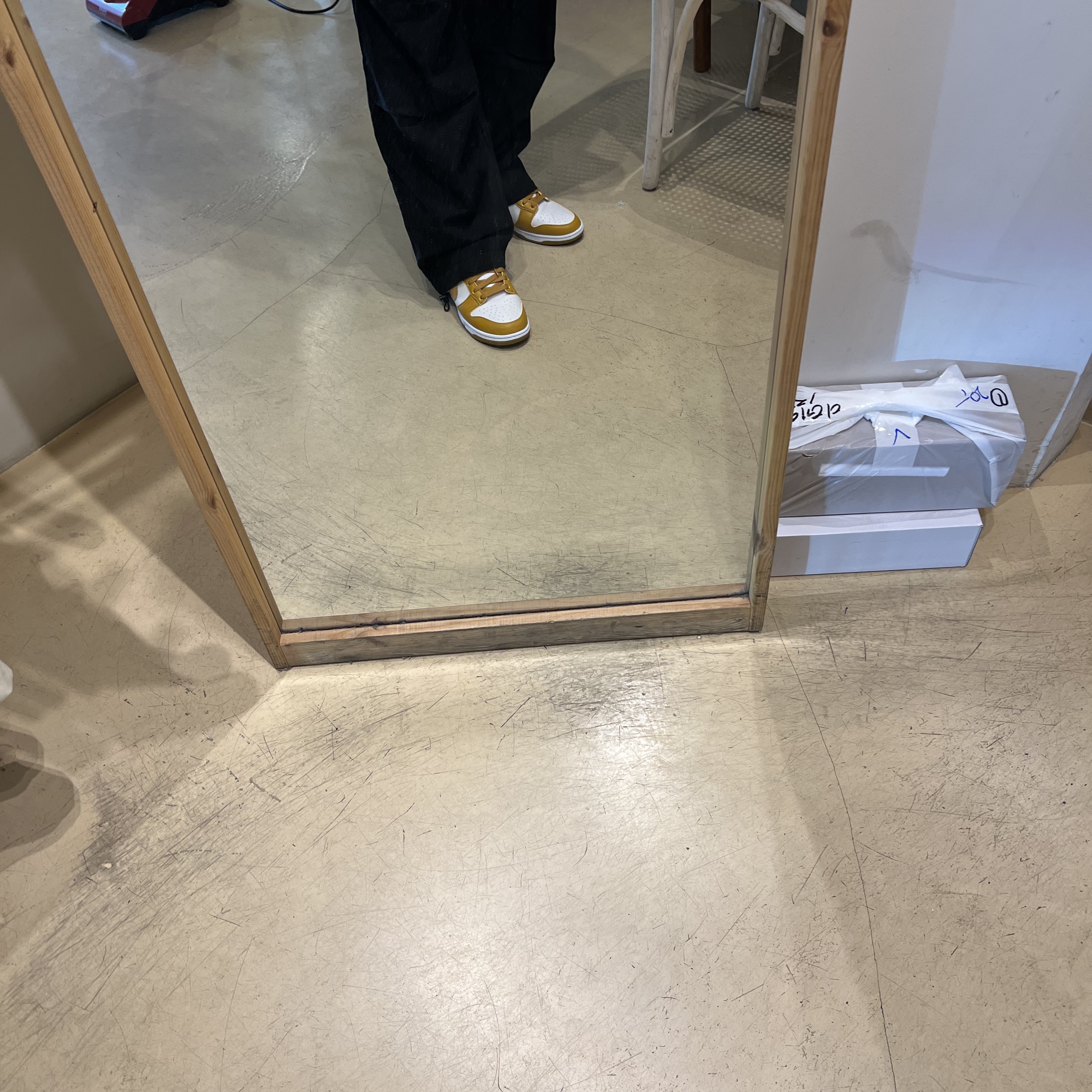 (W) Nike Dunk Low Next Nature Phantom 착용 스타일 - 1