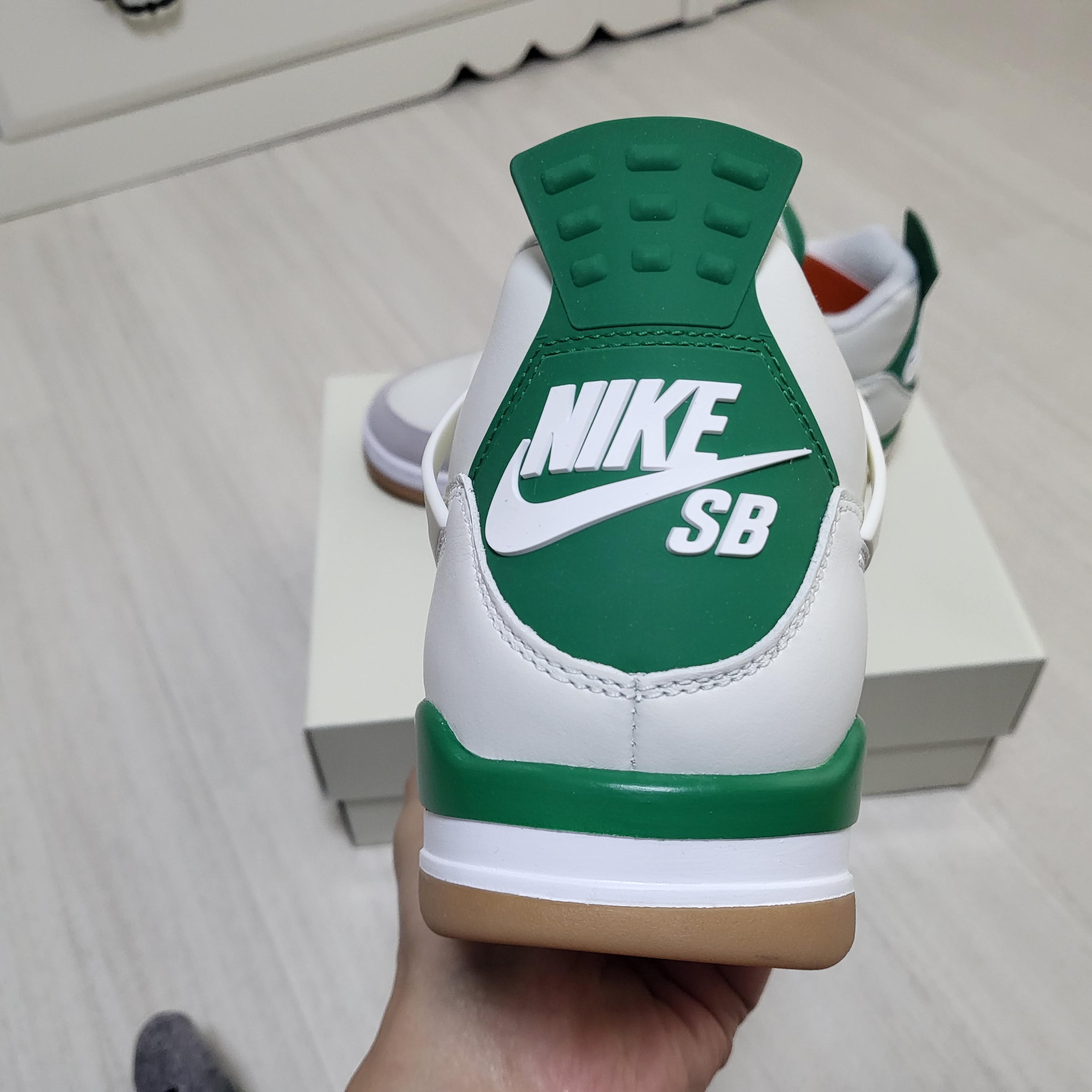Jordan 4 x Nike SB Retro SP Pine Green 착용 스타일 - 3