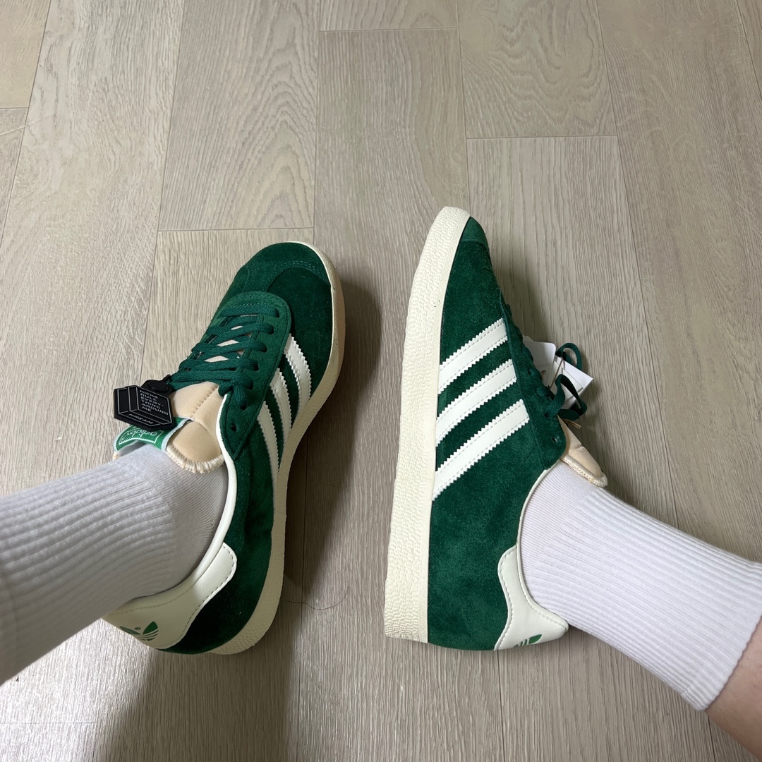 Adidas Gazelle Dark Green Cream White 착용 스타일