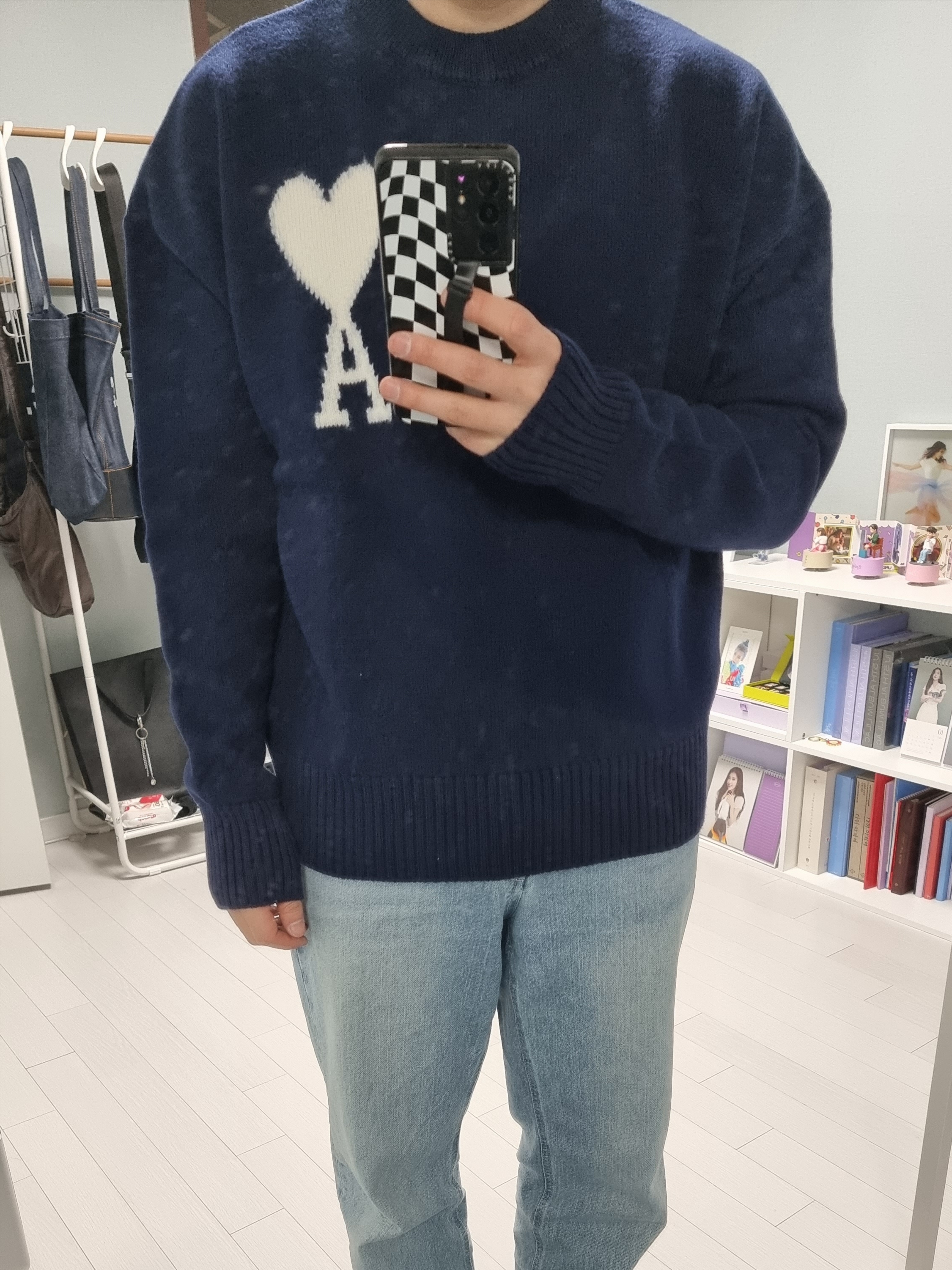 AMI de Coeur Oversize Intarsia Sweater Nautic Blue White 착용 스타일 - 2
