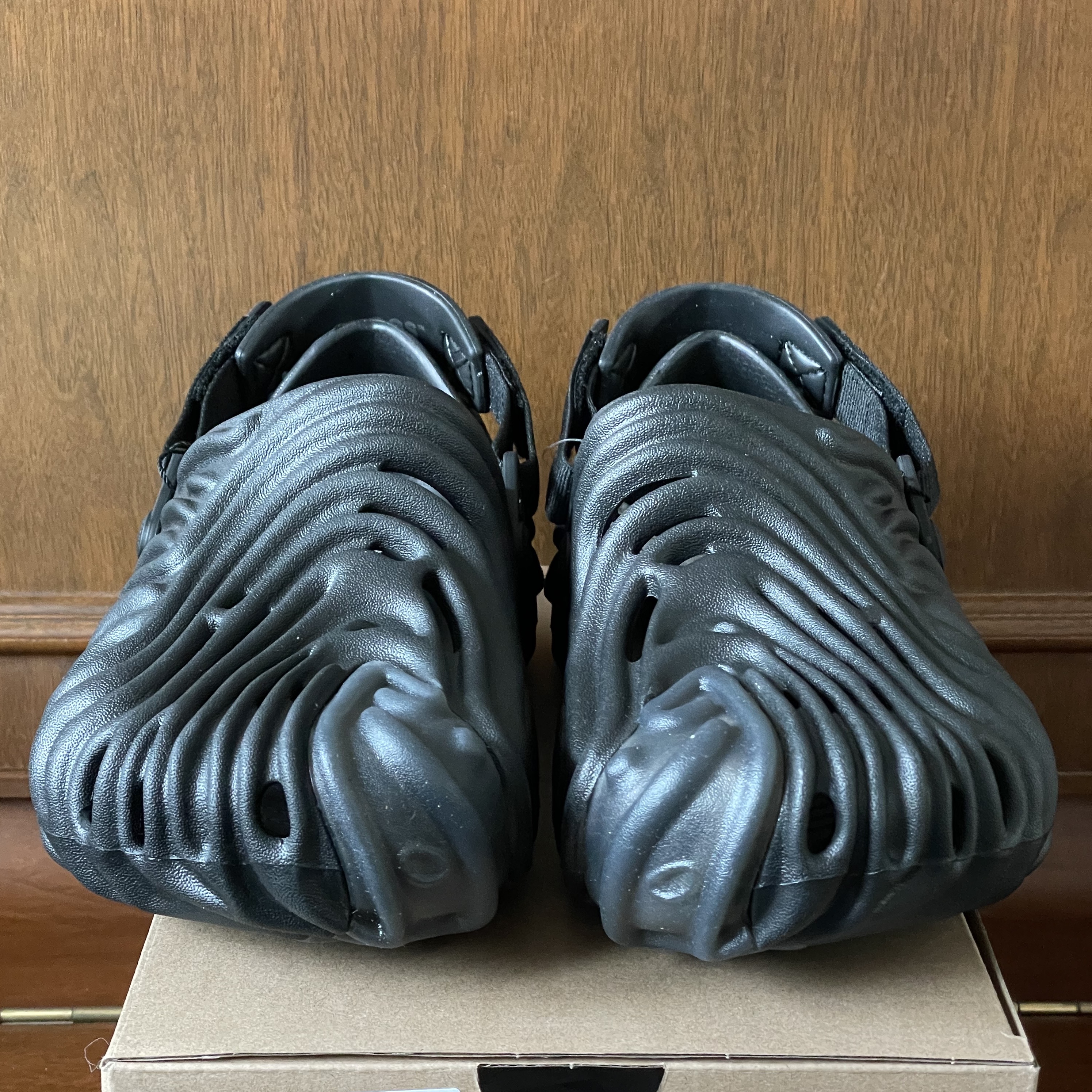 Crocs x Salehe Bembury Pollex Clog Sasquatch 착용 스타일 - 3