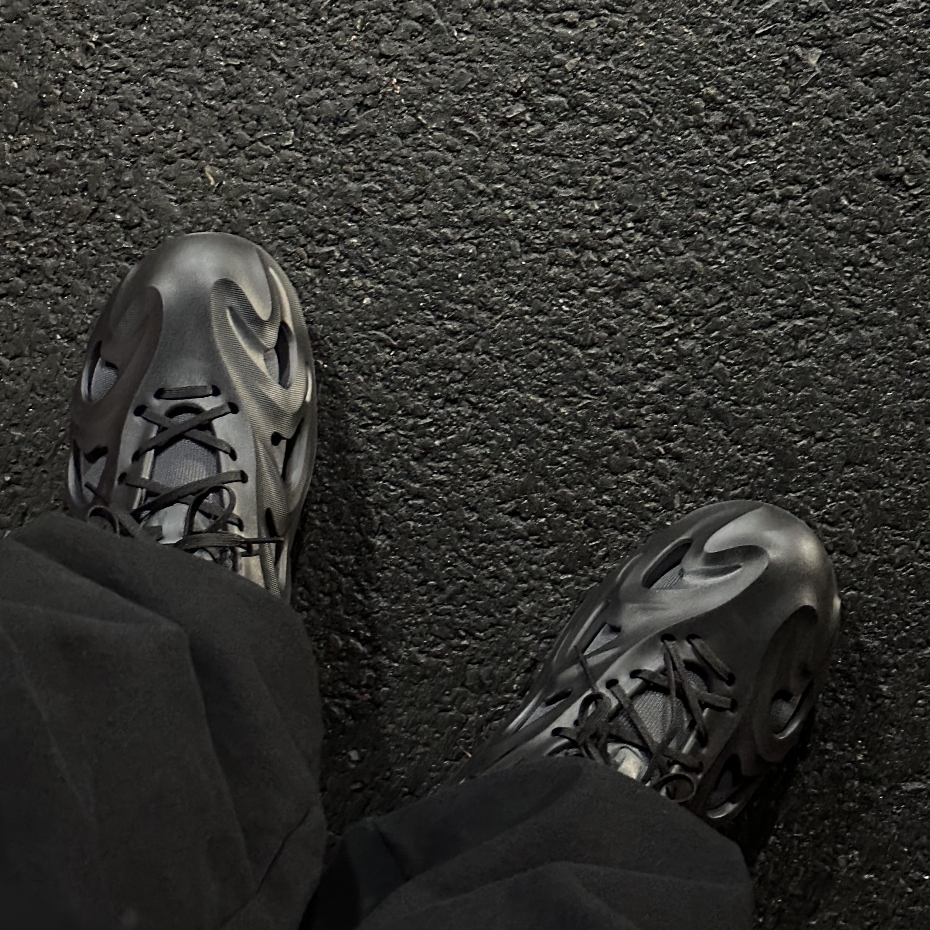Adidas Adifom Q Core Black Carbon 착용 스타일