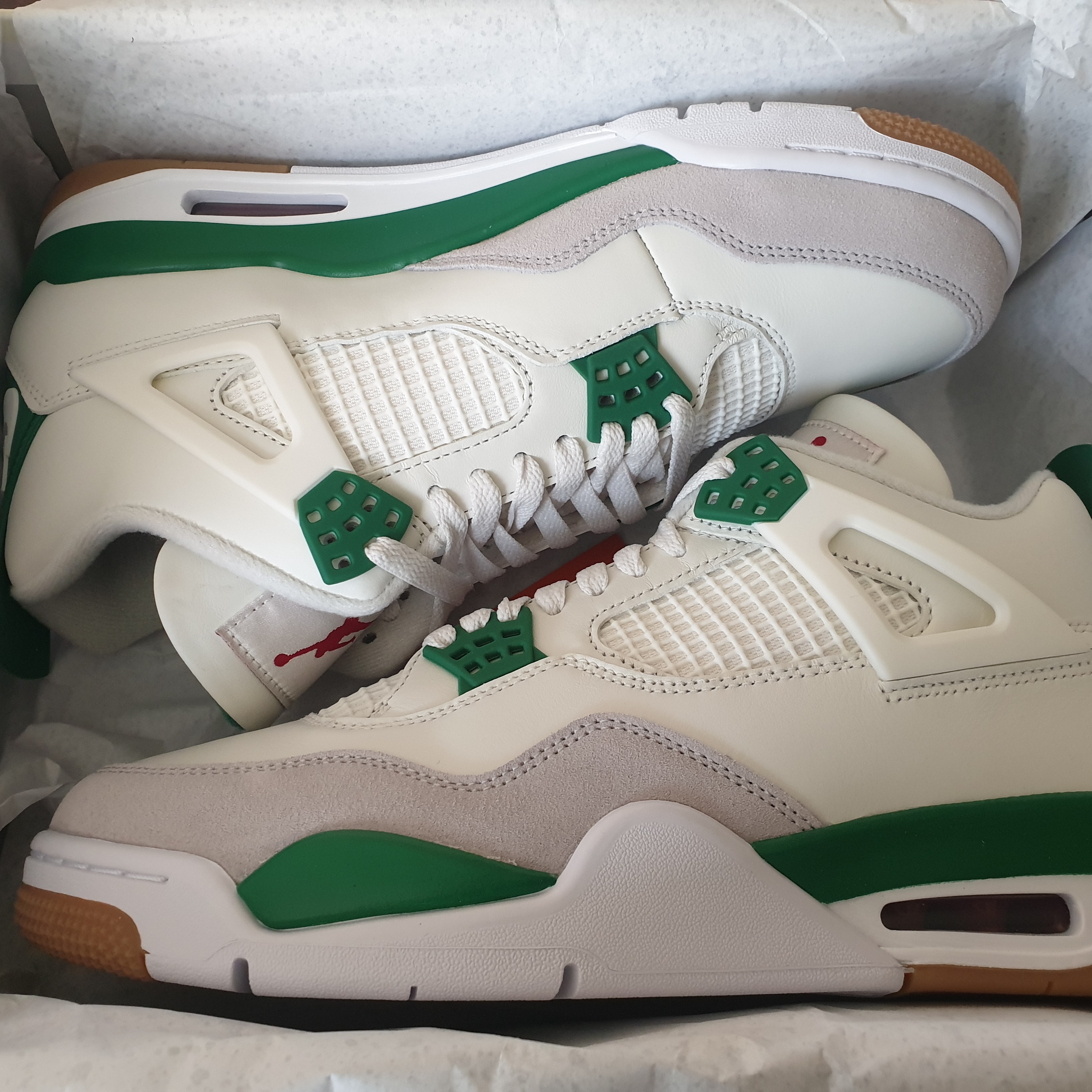 Jordan 4 x Nike SB Retro SP Pine Green 착용 스타일