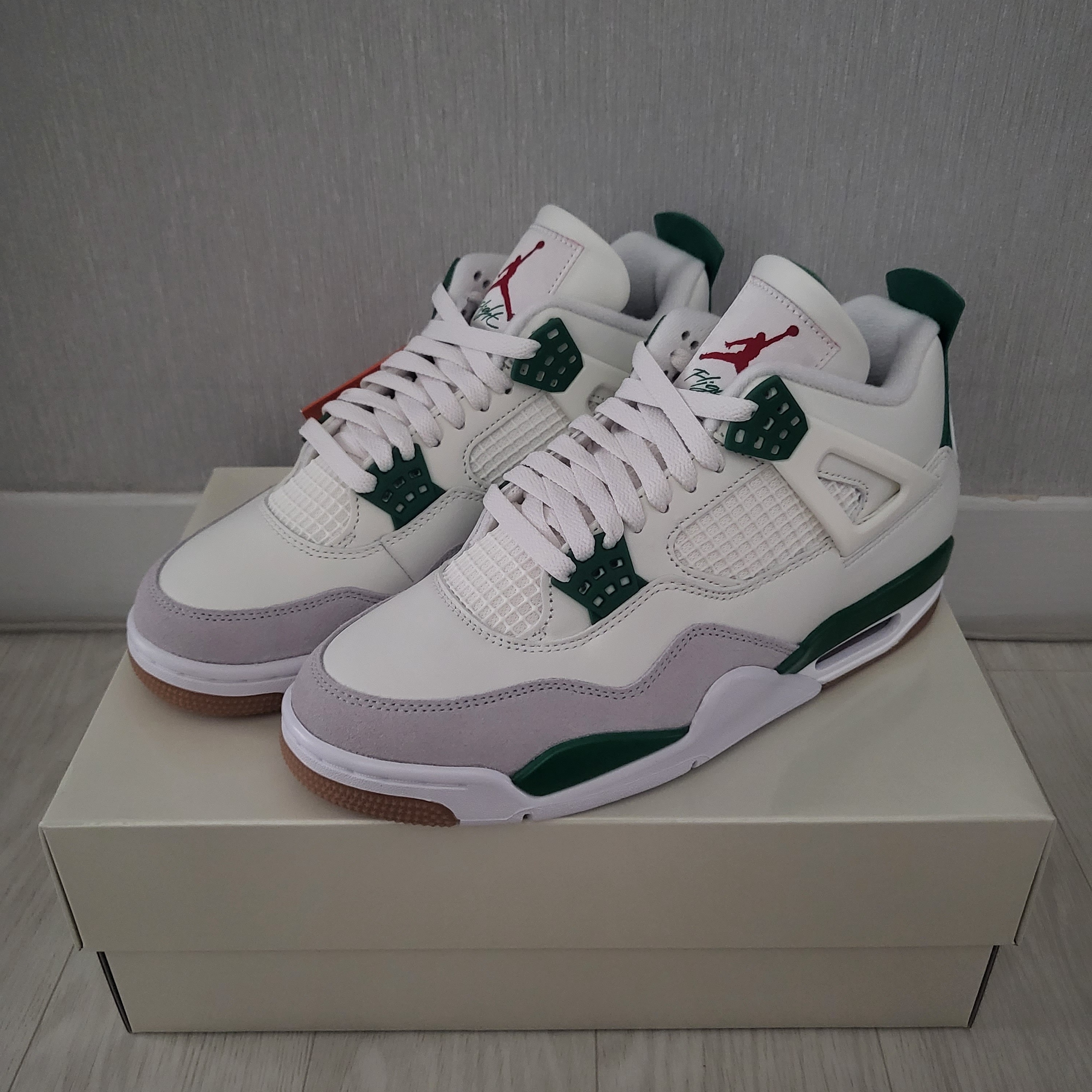 Jordan 4 x Nike SB Retro SP Pine Green 착용 스타일