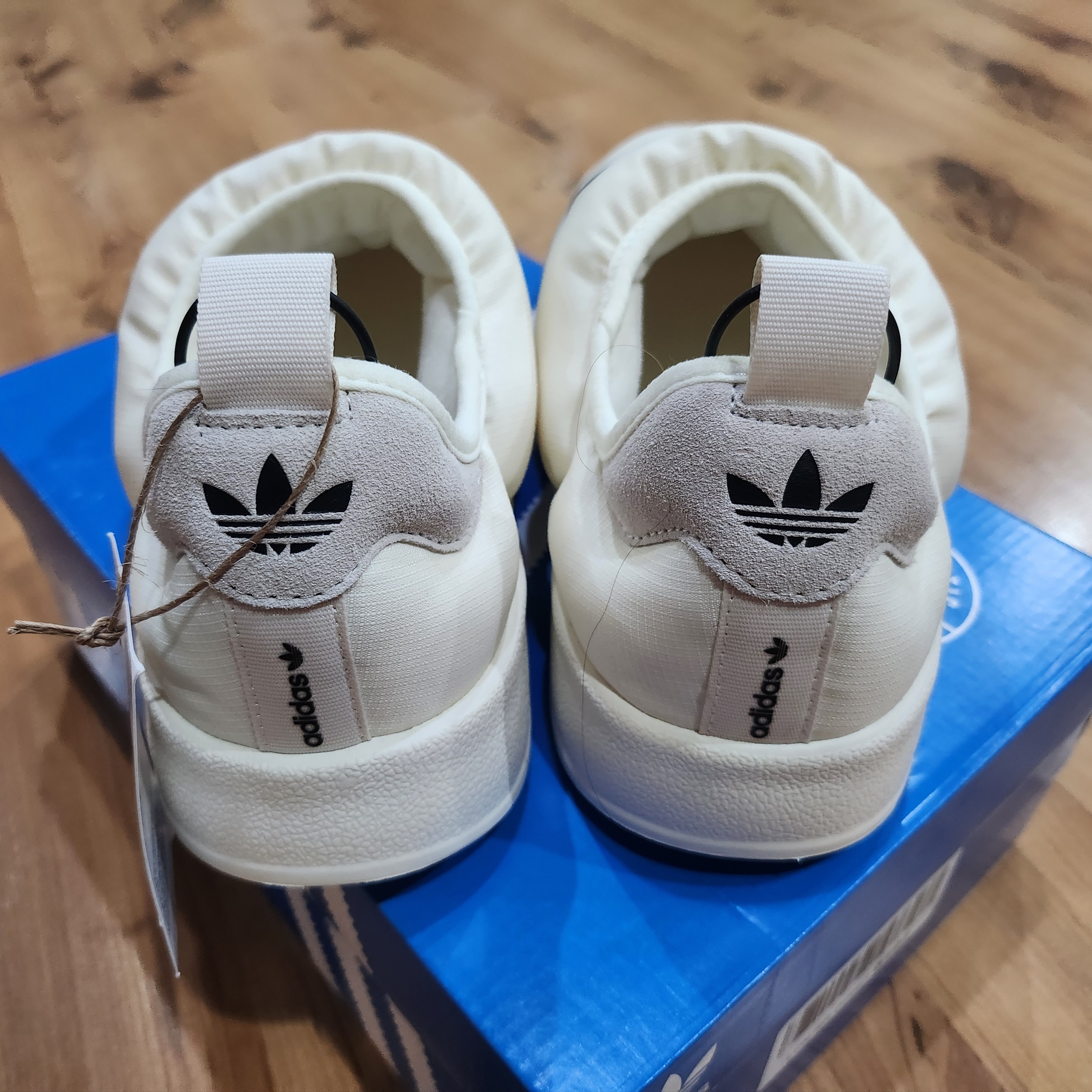 Adidas Puffylette Off White 착용 스타일 - 3