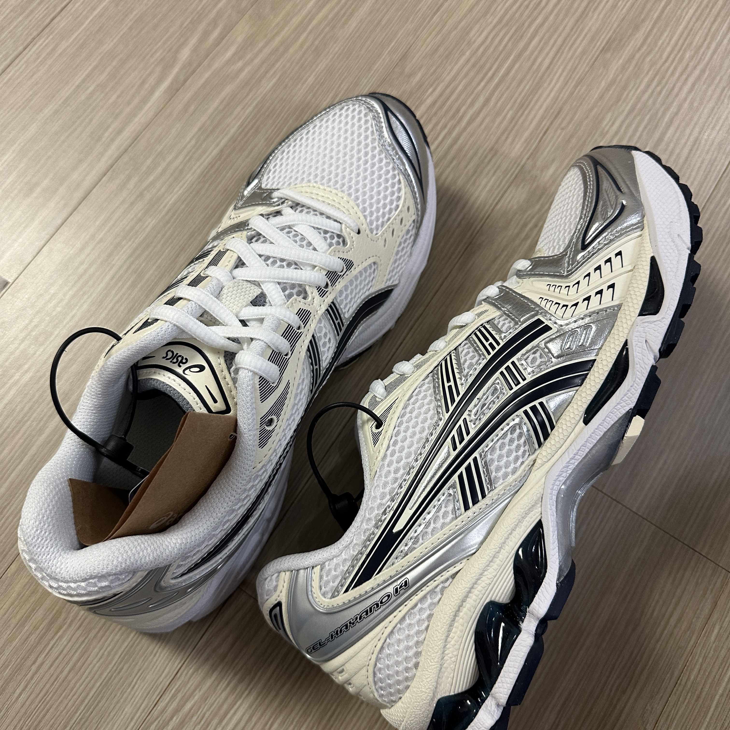(W) Asics Gel-Kayano 14 White Midnight 착용 스타일 - 2