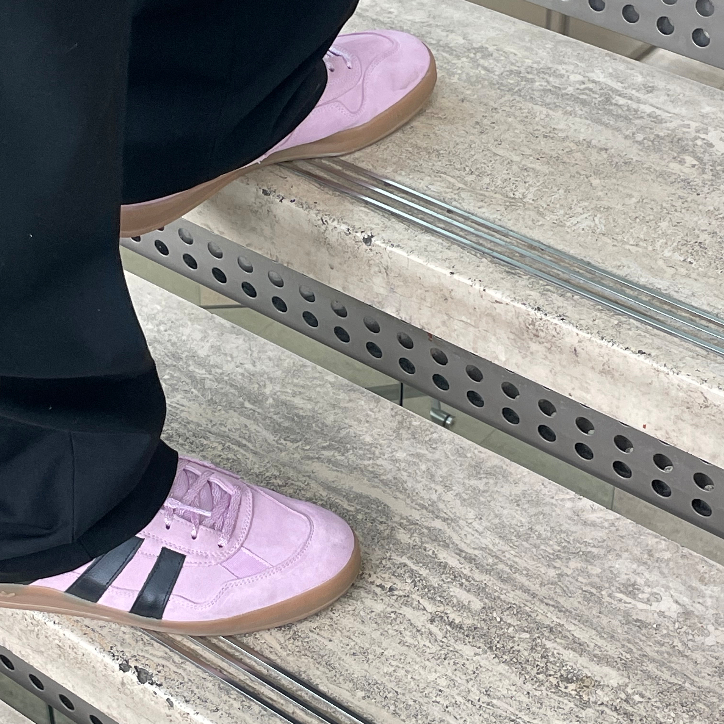 Adidas x Mark Gonzales Aloha Super Light Orchid Core Black 착용 스타일 - 1