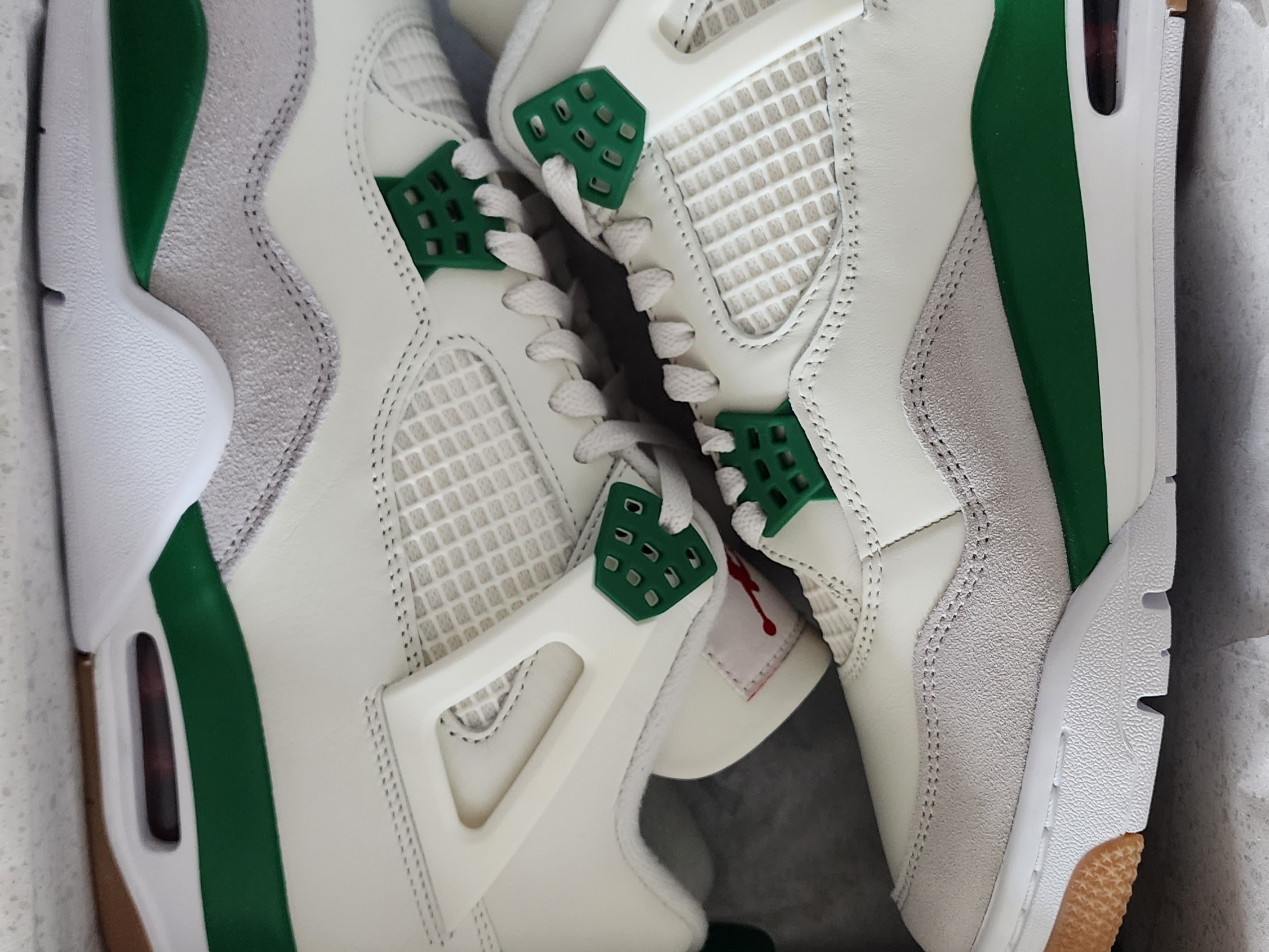 Jordan 4 x Nike SB Retro SP Pine Green 착용 스타일 - 2
