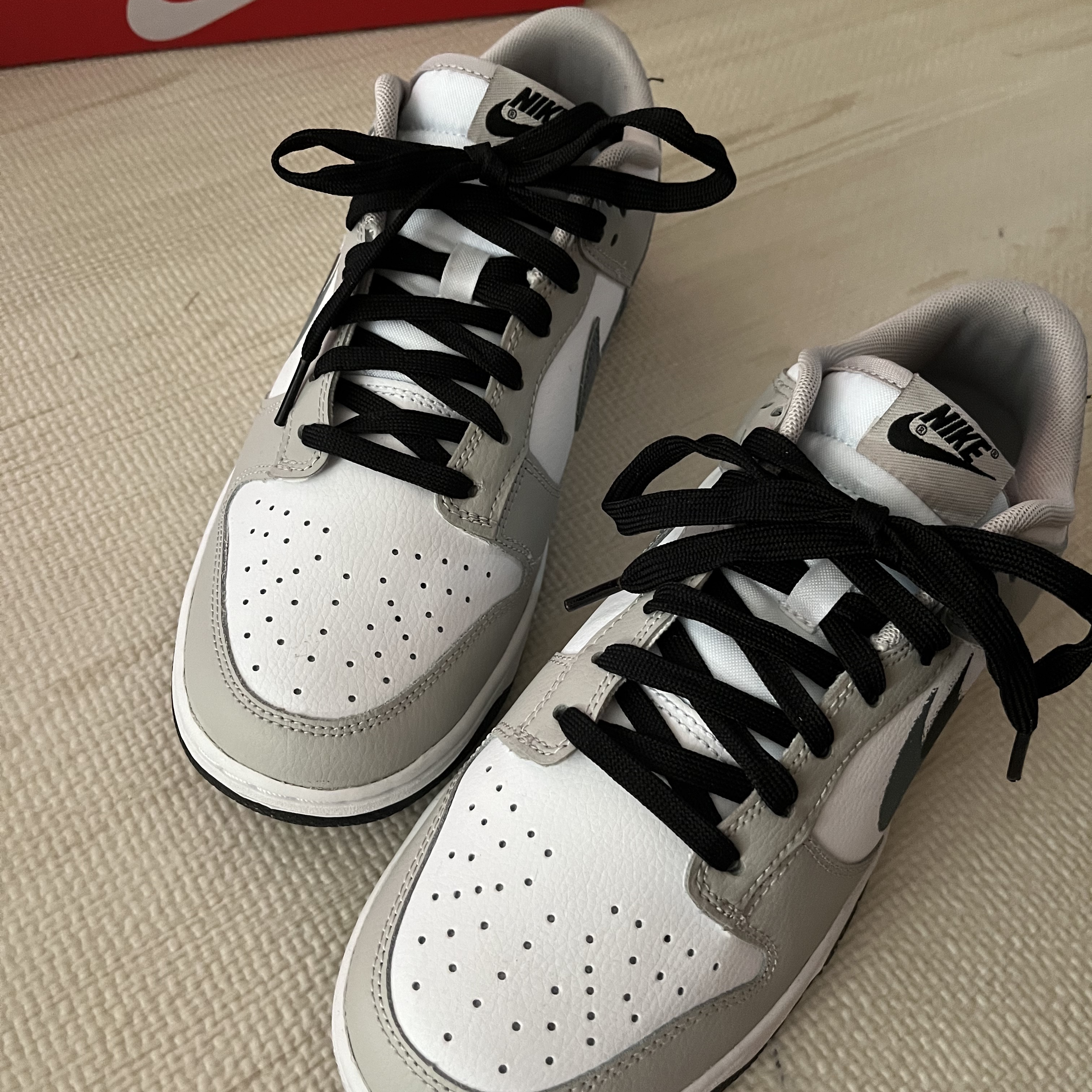 Nike Dunk Low Cool Grey White 착용 스타일 - 2