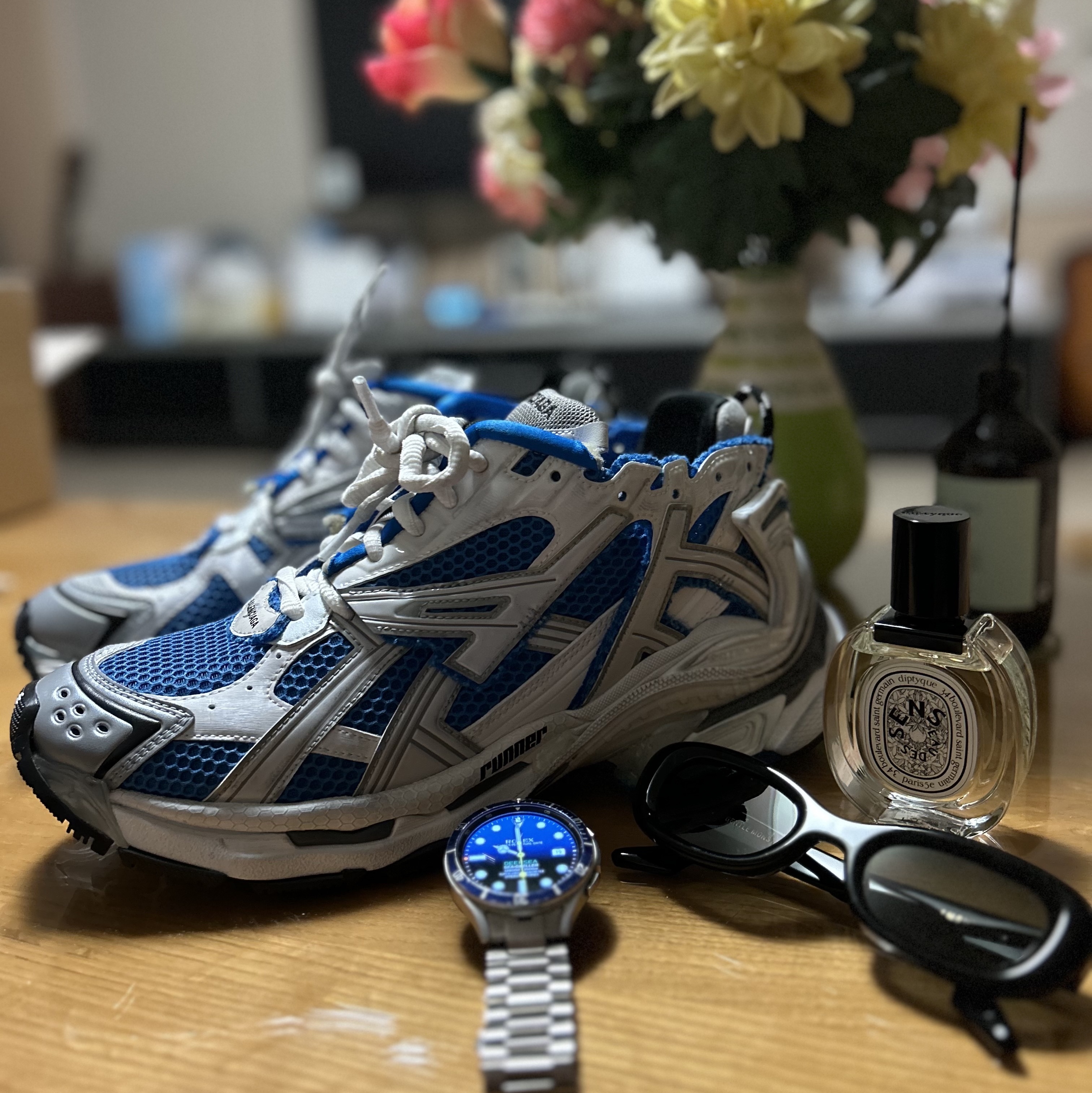 Balenciaga Runner Sneakers Blue White, Balenciaga Defender Sneakers Black 착용 스타일 - 2