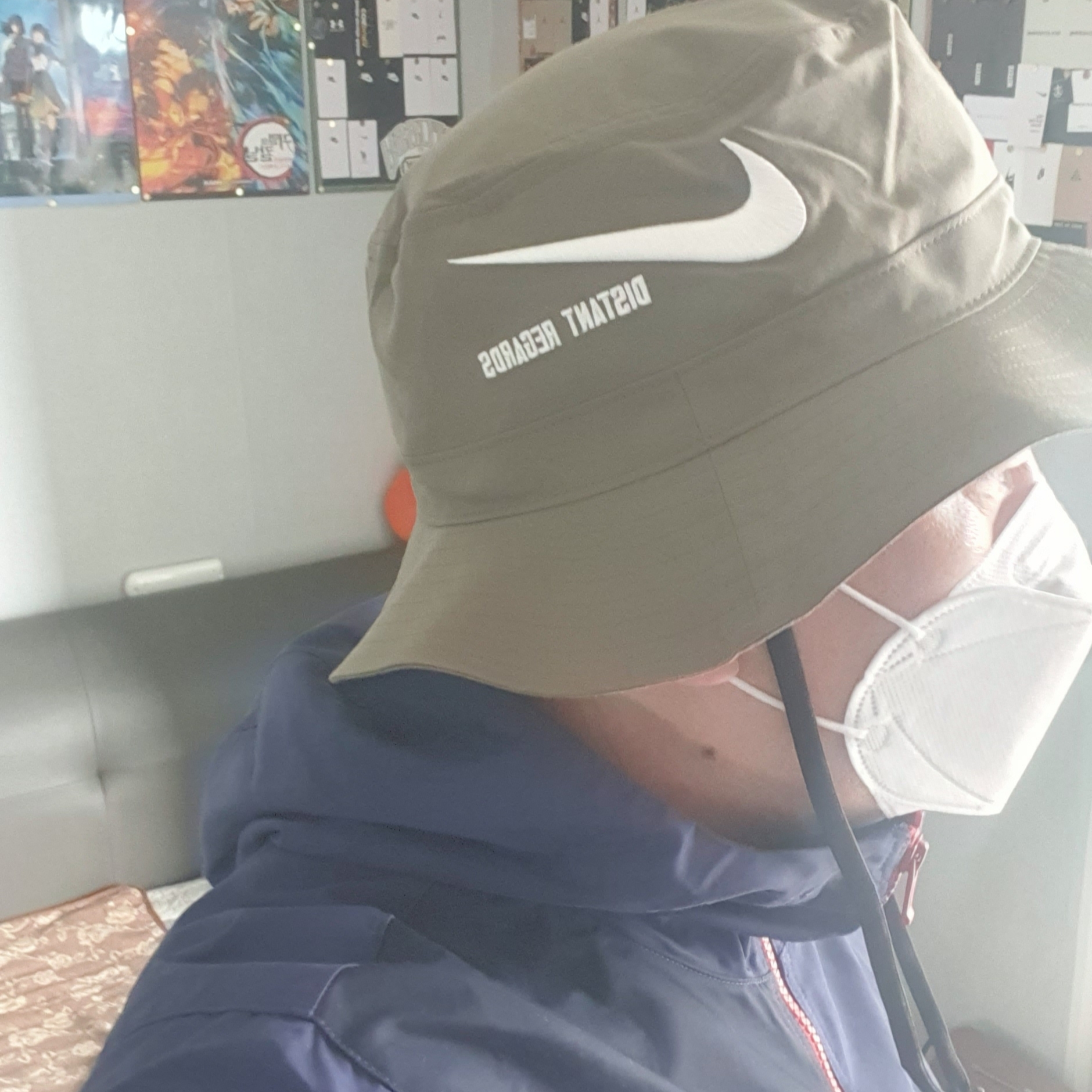 Nike x Drake Nocta Souvenir Cactus Bucket Hat Olive 착용 스타일 - 2