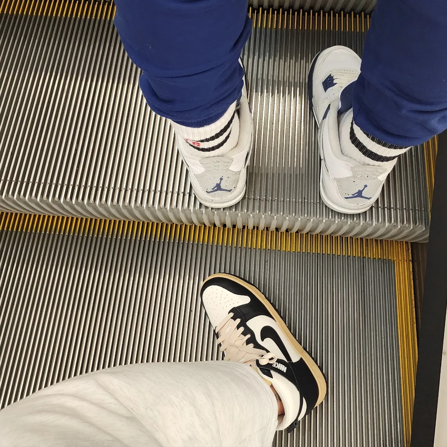 (W) Nike Dunk High SE Sail Black 착용 스타일 - 1