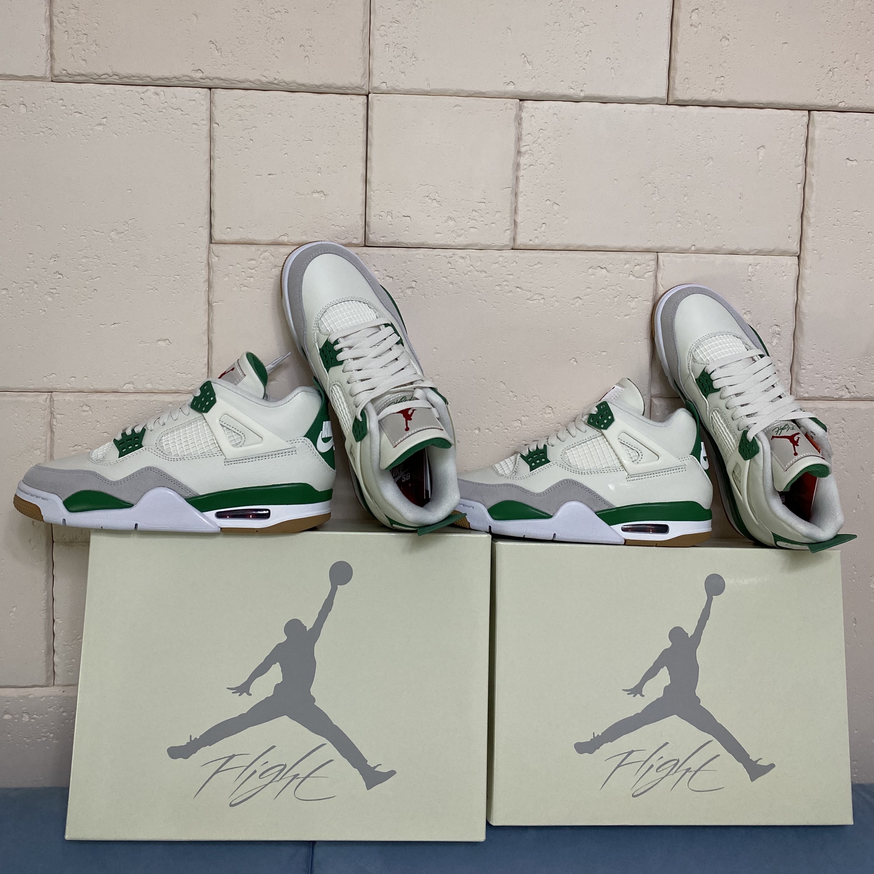 Jordan 4 x Nike SB Retro SP Pine Green 착용 스타일