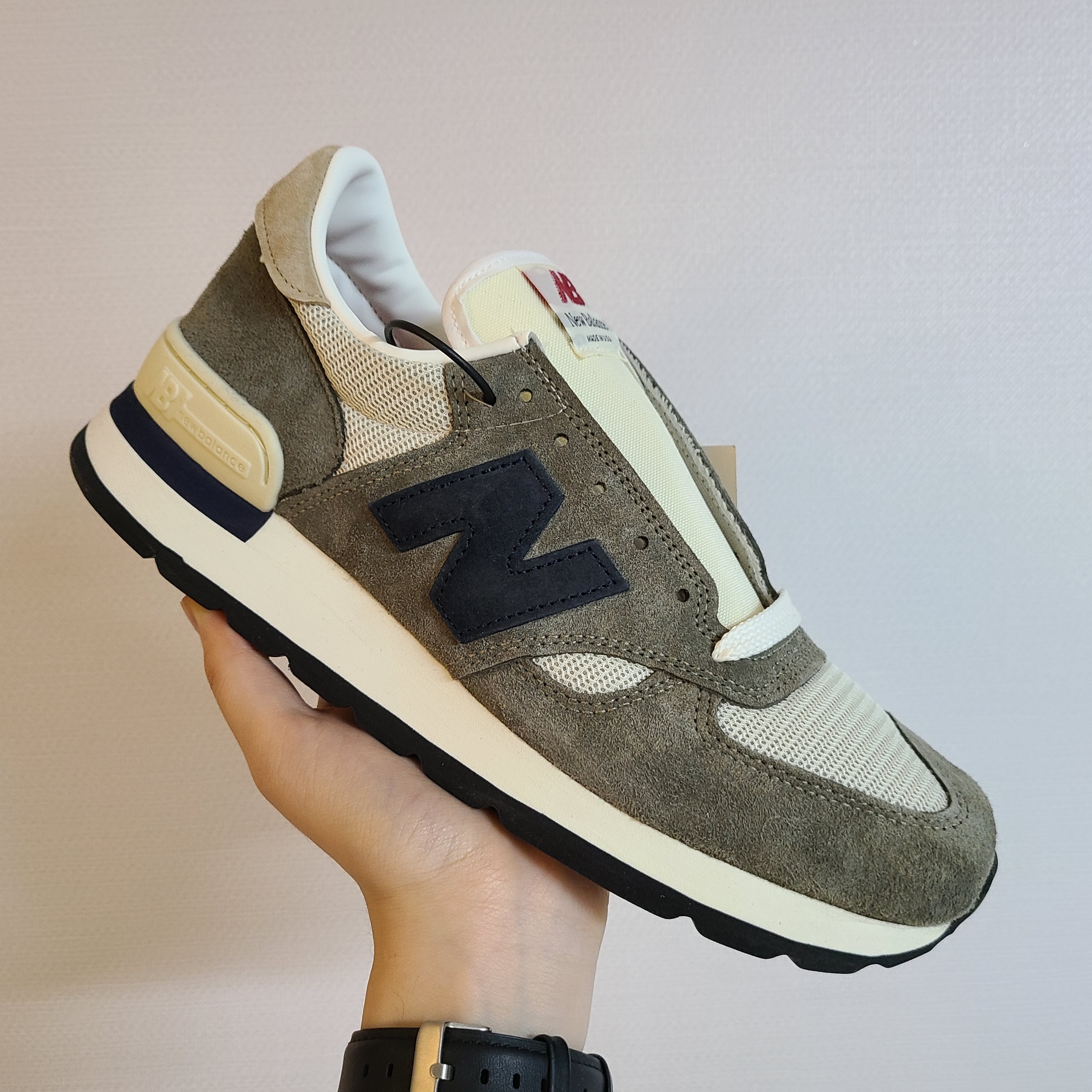 New Balance 990v1 Made in USA Olive 착용 스타일