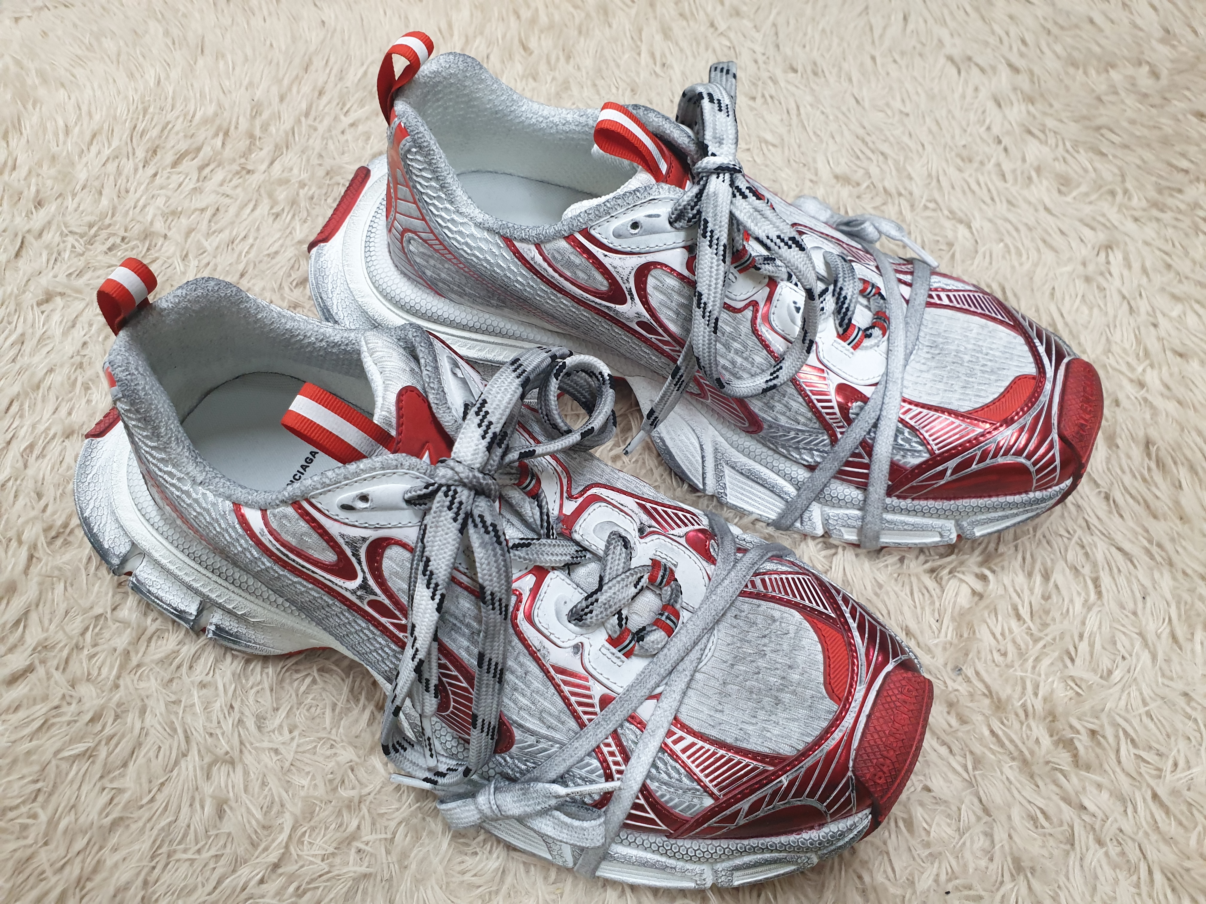 Balenciaga 3XL Sneakers White Red 착용 스타일 - 1