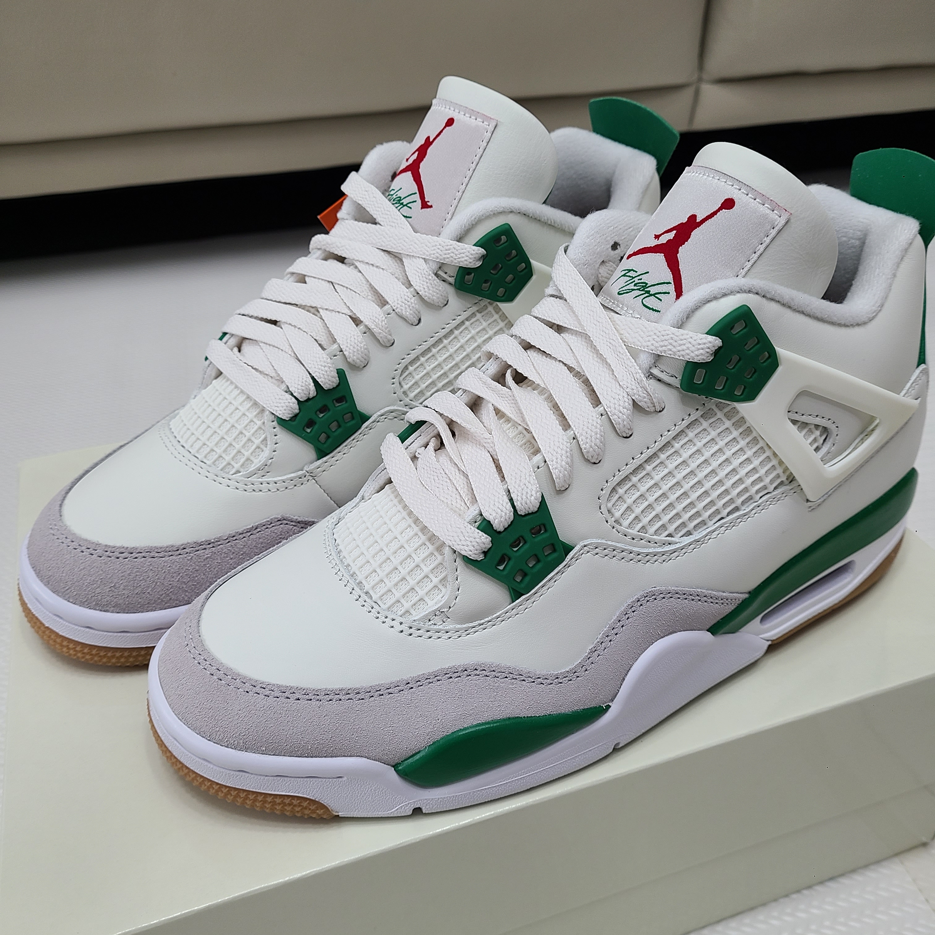 Jordan 4 x Nike SB Retro SP Pine Green 착용 스타일 - 1