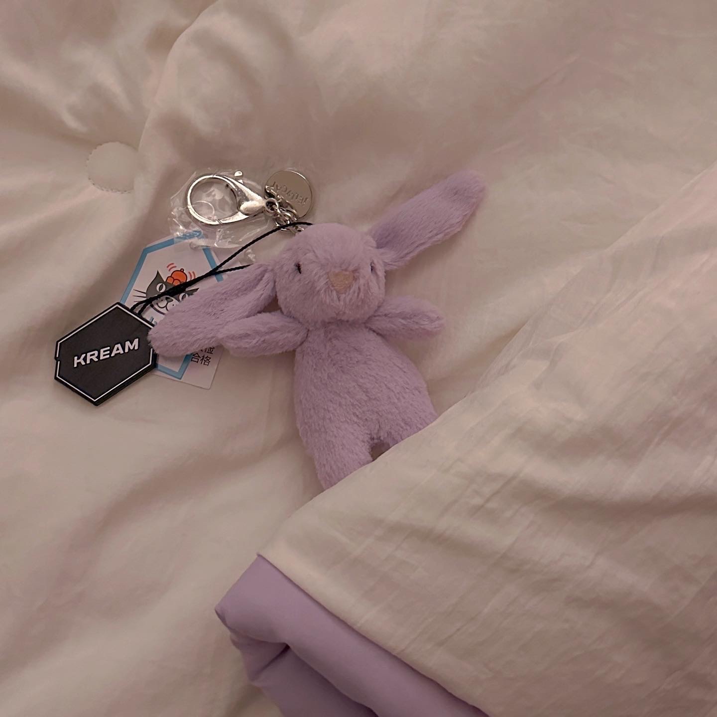 Jellycat Bashful Bunny Bag Charm Lavender 착용 스타일