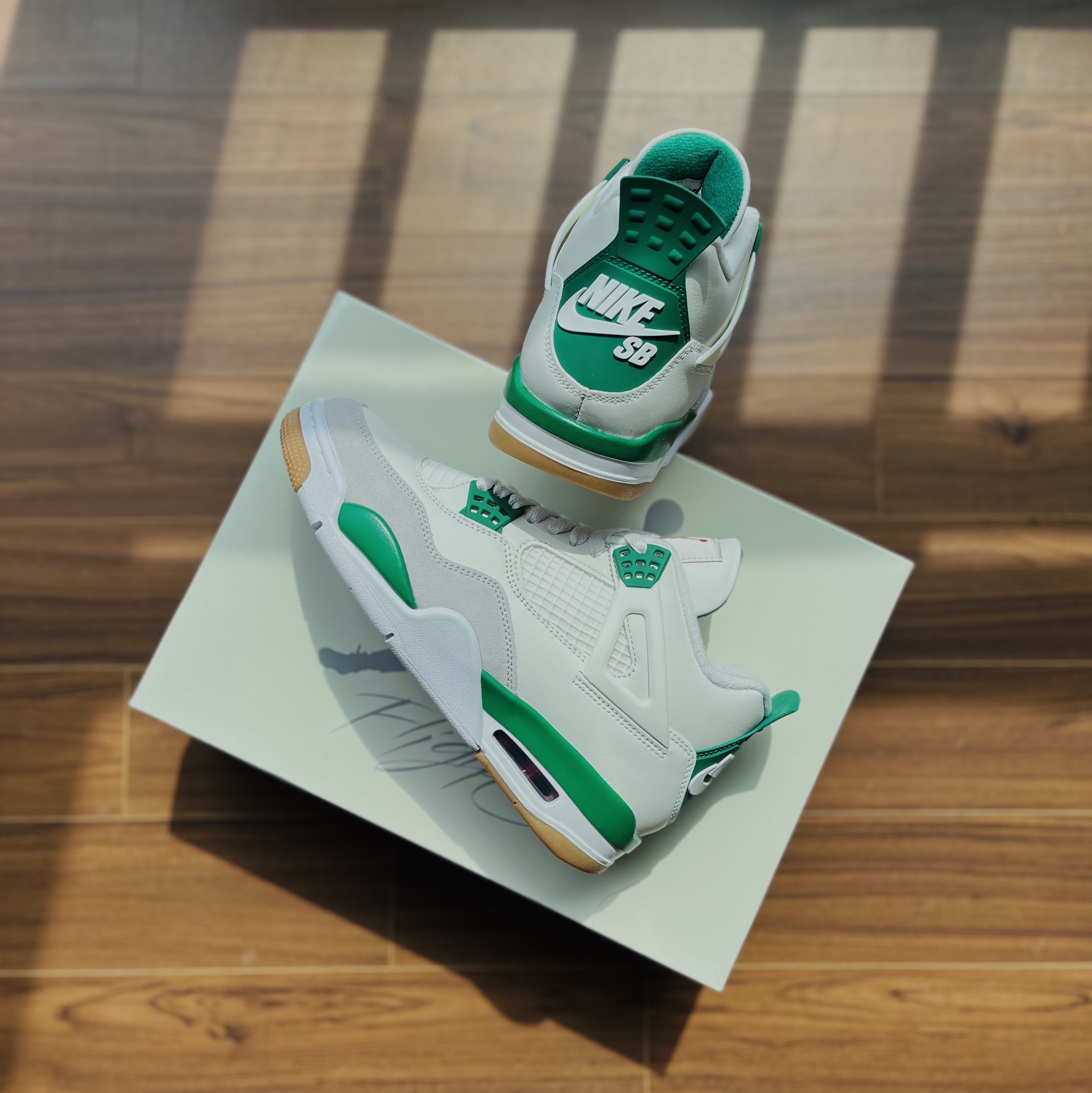 Jordan 4 x Nike SB Retro SP Pine Green 착용 스타일