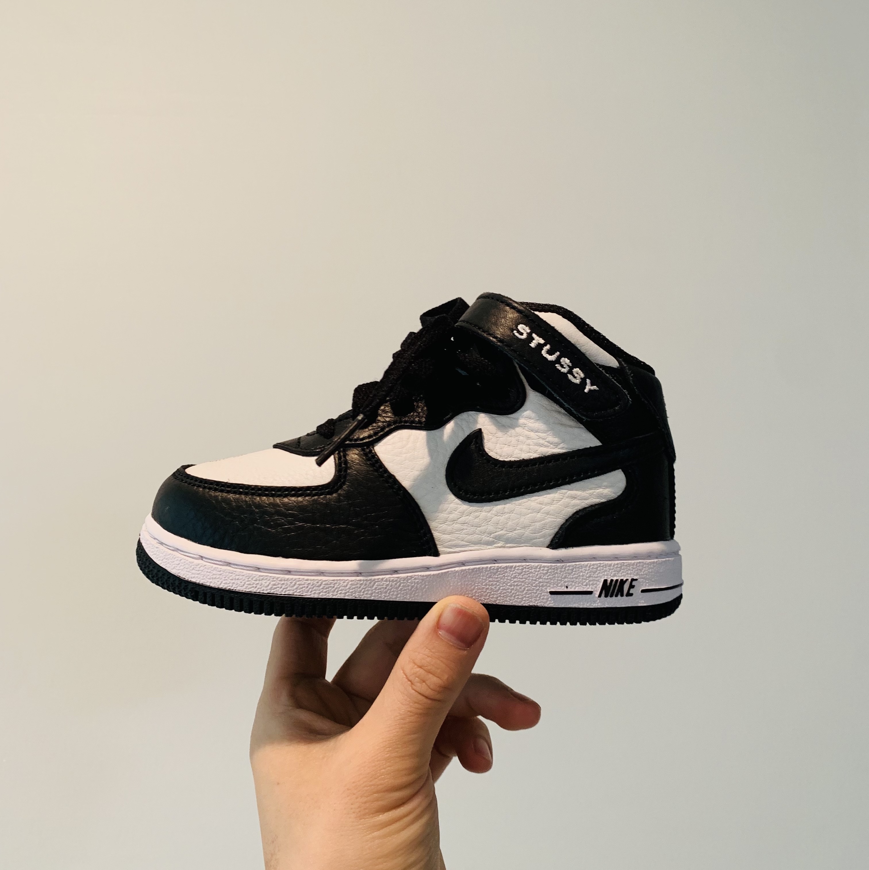 (TD) Nike x Stussy Air Force 1 '07 Mid SP Black and Light Bone 착용 스타일
