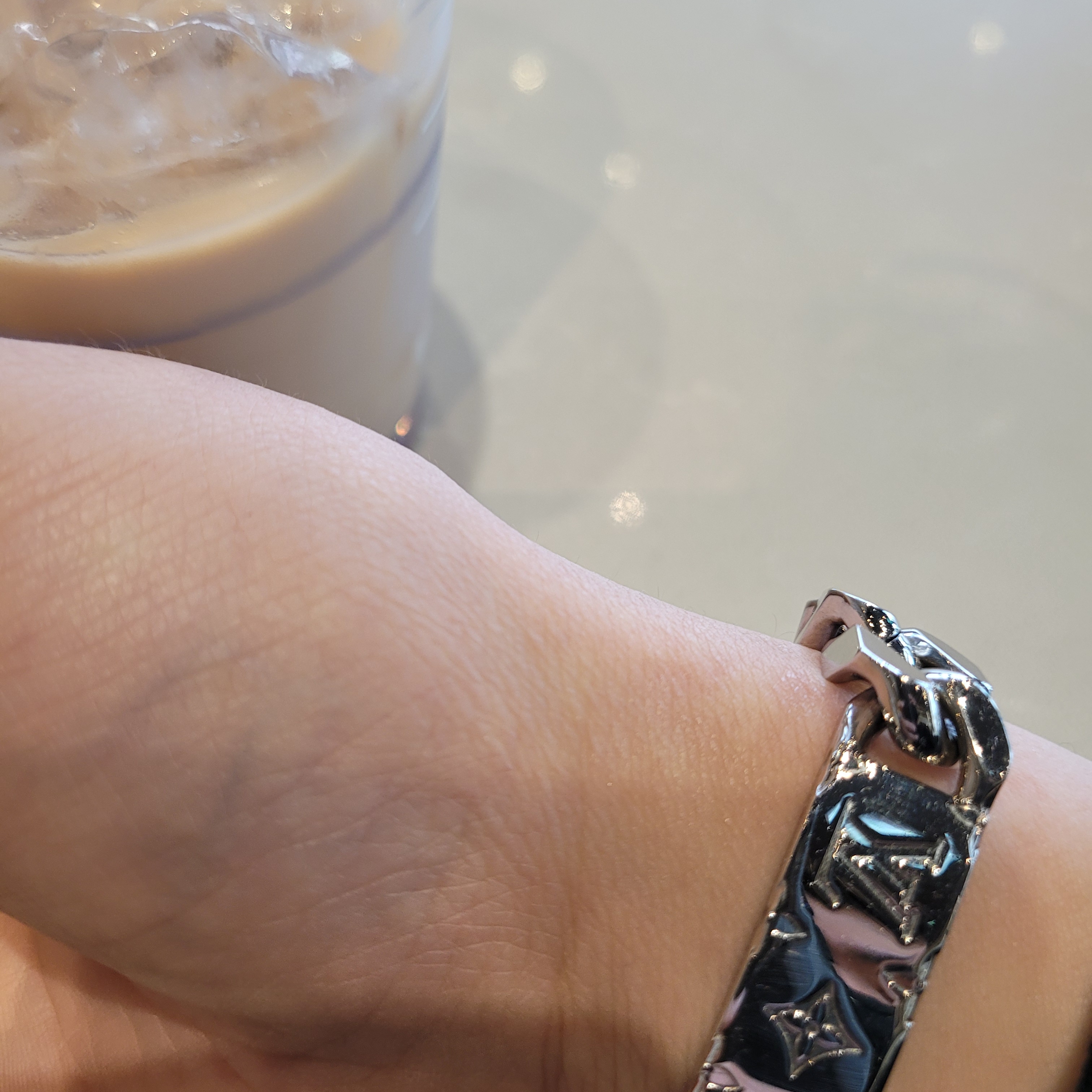 Louis Vuitton Monogram Chain Bracelet Palladium 착용 스타일