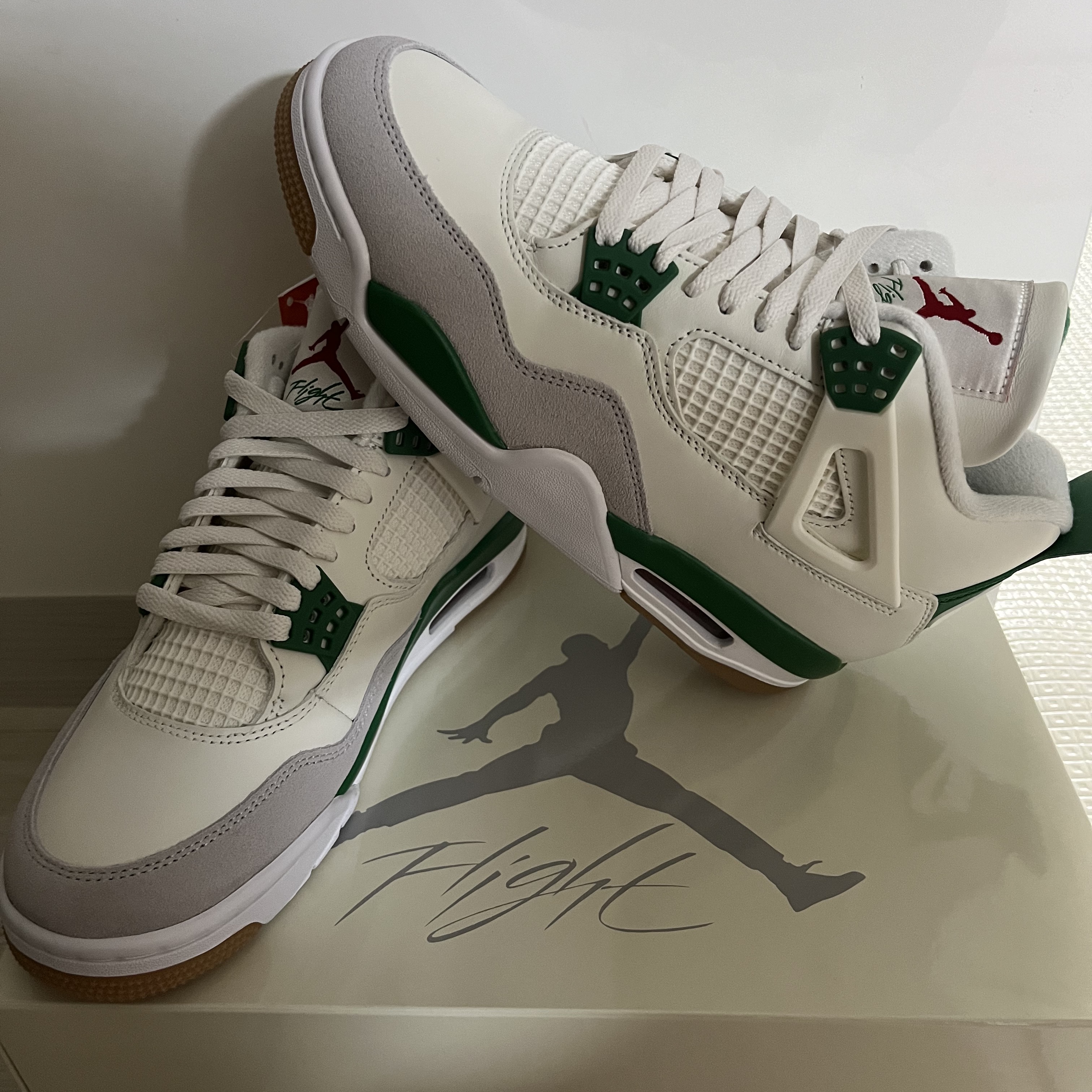 Jordan 4 x Nike SB Retro SP Pine Green 착용 스타일